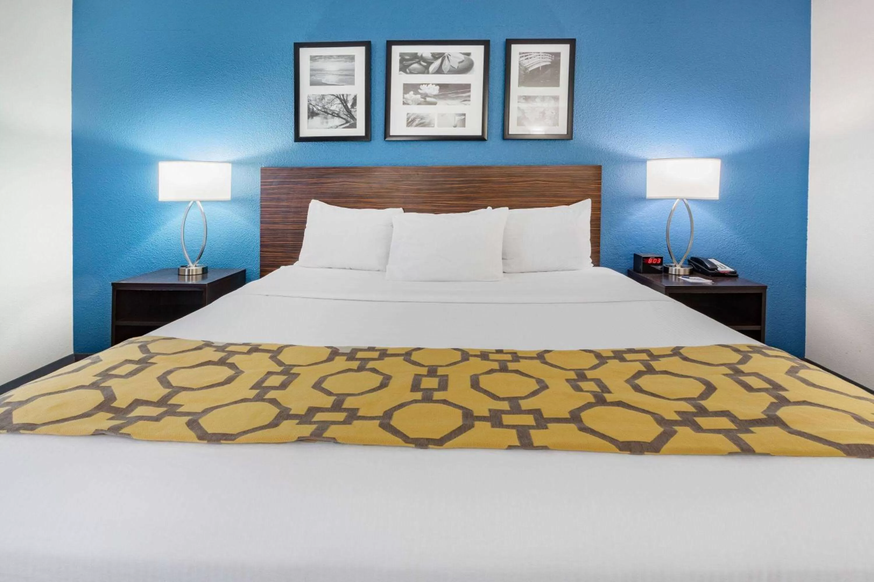 Photo of the whole room, Bed in Baymont by Wyndham Milan