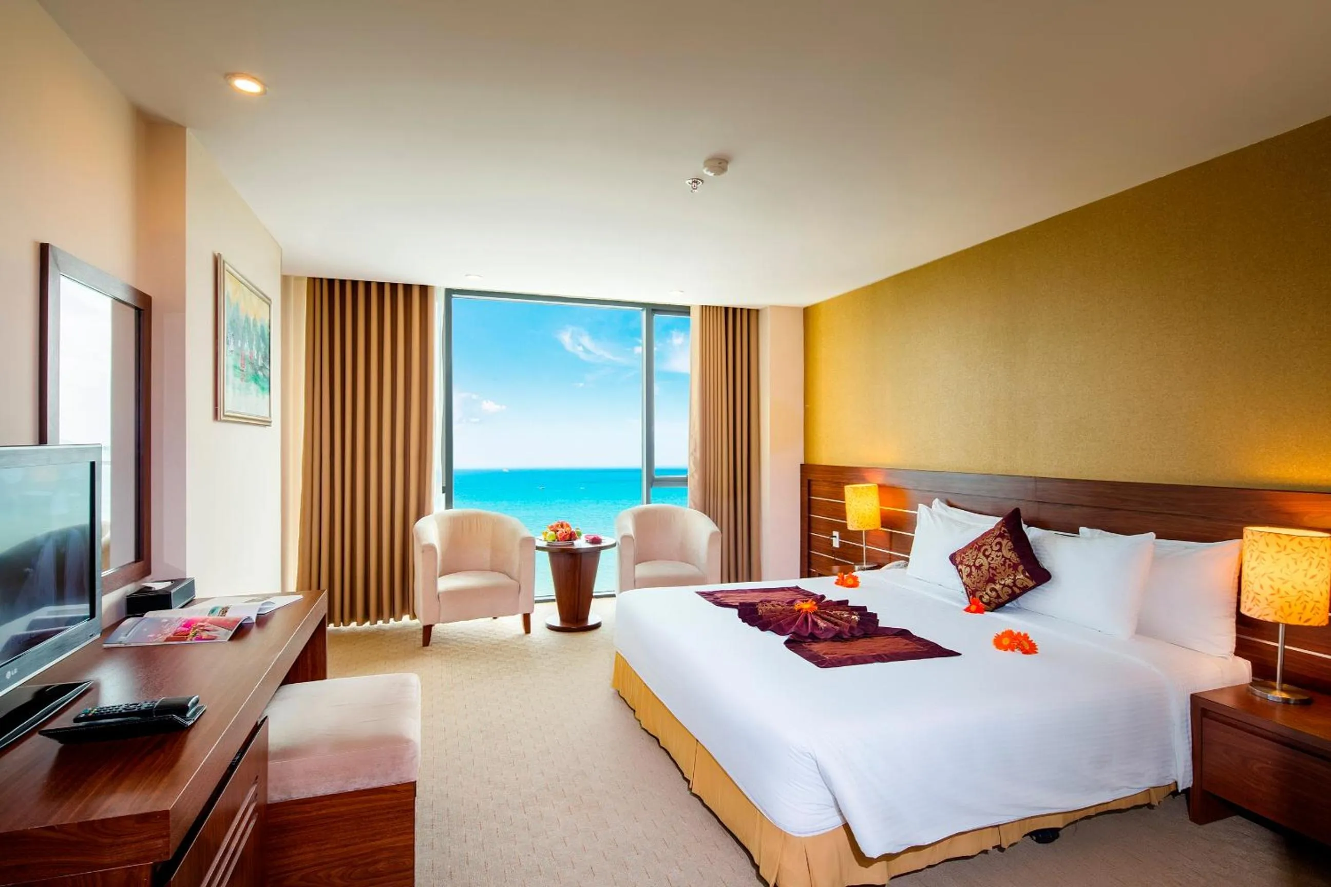 Sea view, Bed in Muong Thanh Grand Nha Trang Hotel