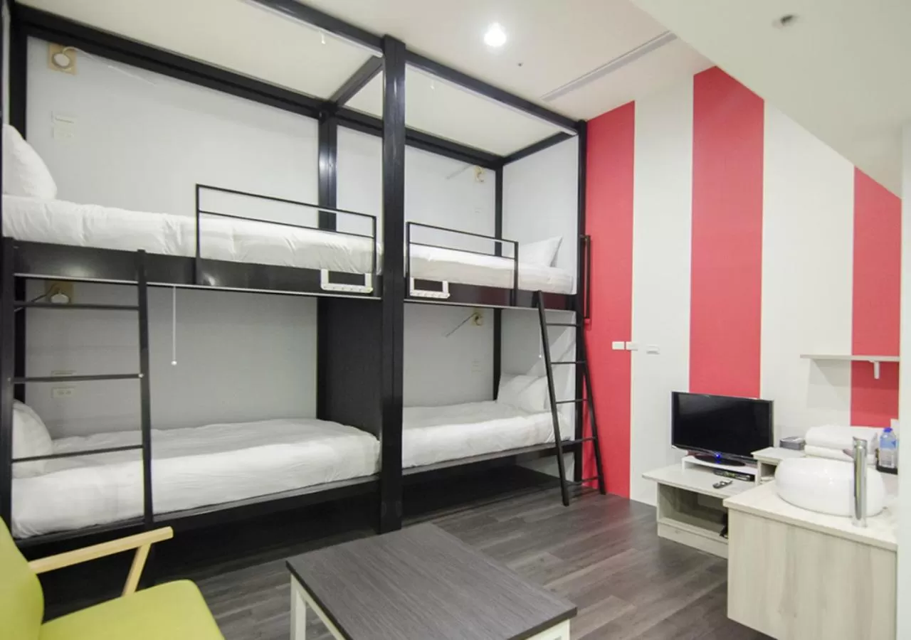 Bed in Place‧X Hotel