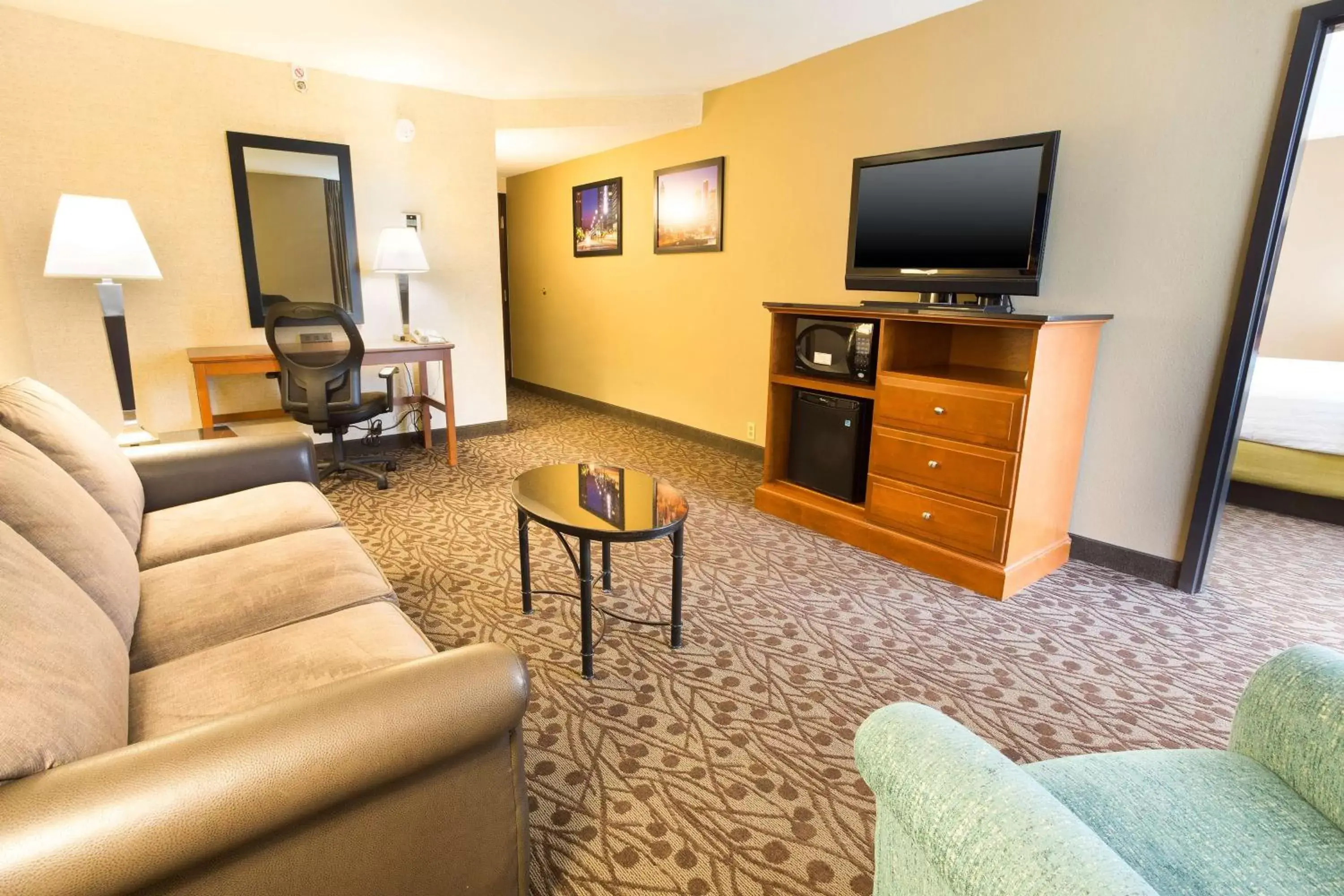 Superior King Suite in Drury Inn & Suites Atlanta Airport Superior King Suite in Drury Inn & Suites Atlanta Airport
