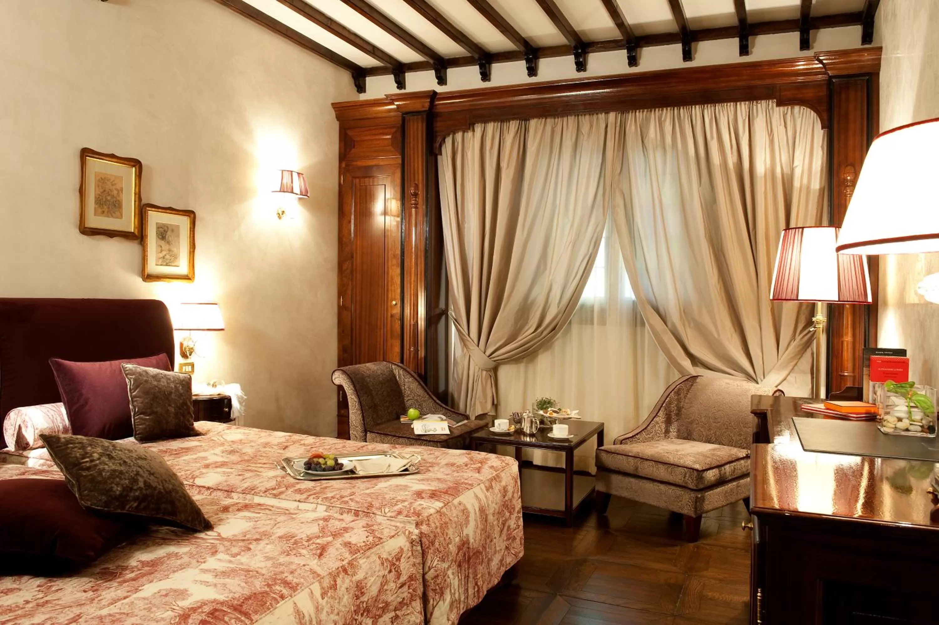 Photo of the whole room, Bed in Grand Hotel Baglioni