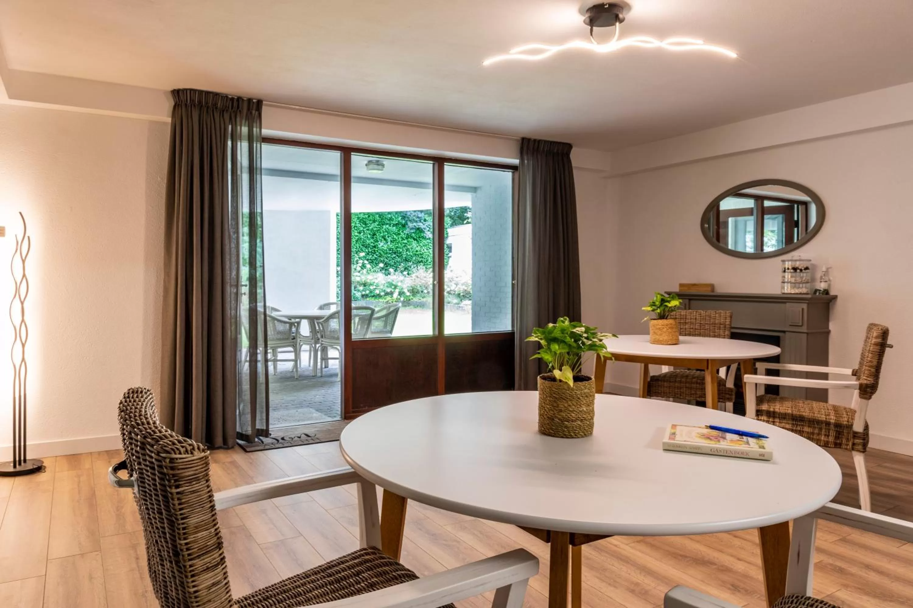 Dining area in B&B Eikendreef