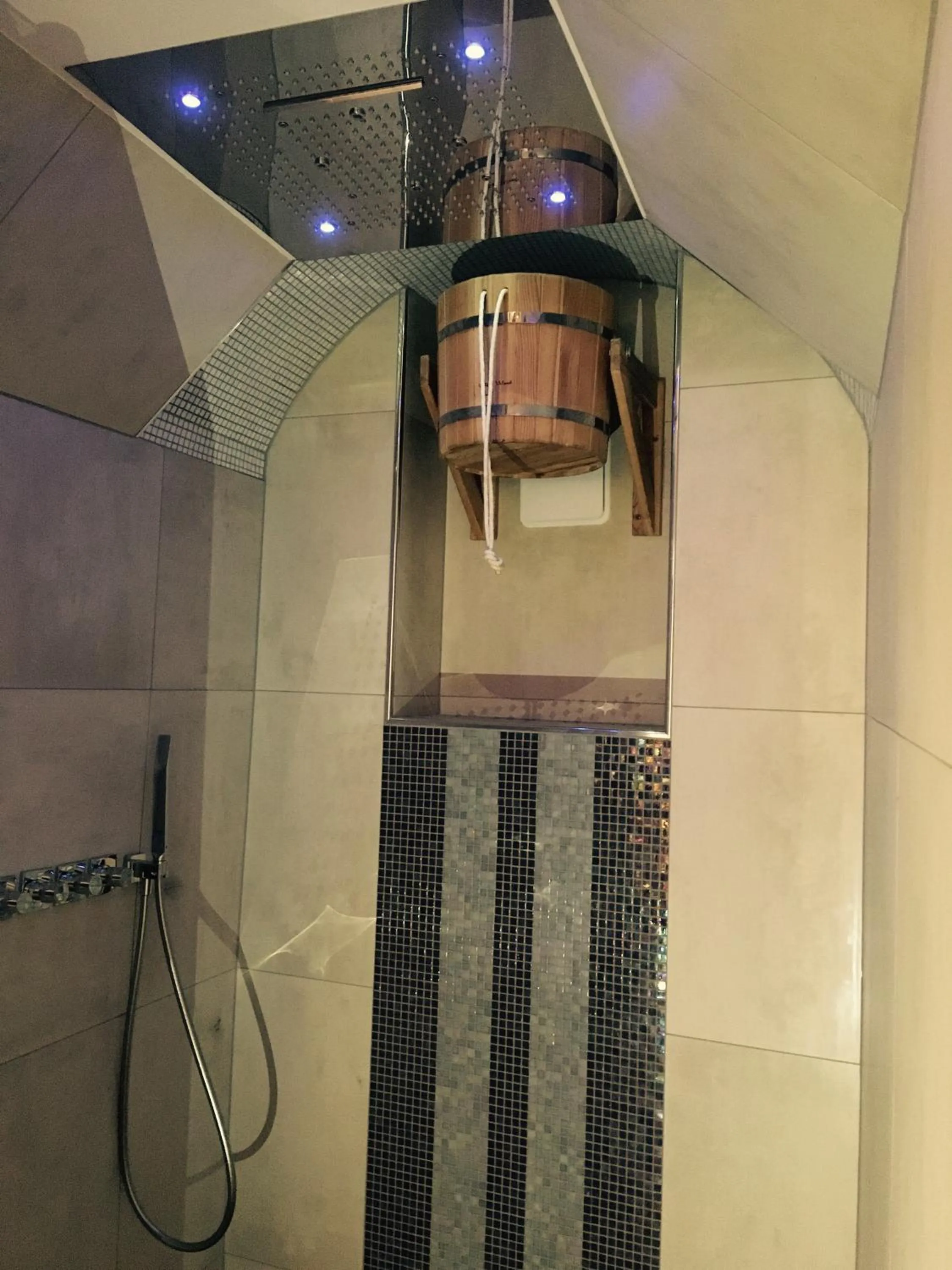 Spa and wellness centre/facilities in Hôtel Brésil Opéra SPA