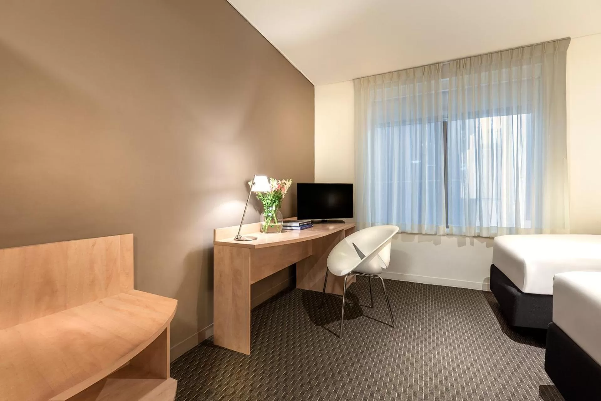 Nearby landmark, Bed in ibis Melbourne Hotel and Apartments