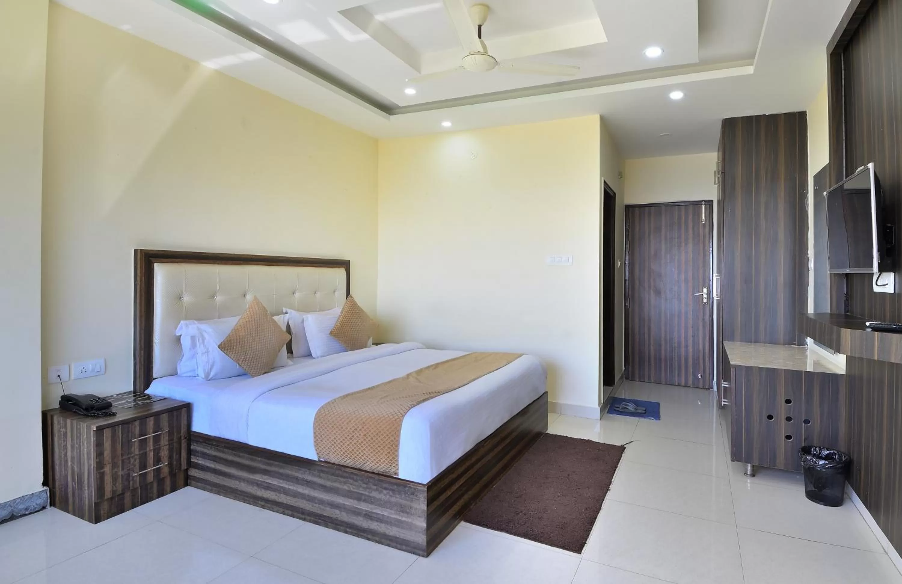 Bedroom, Bed in Hotel Bliss Valley - Hotel in Dharamshala