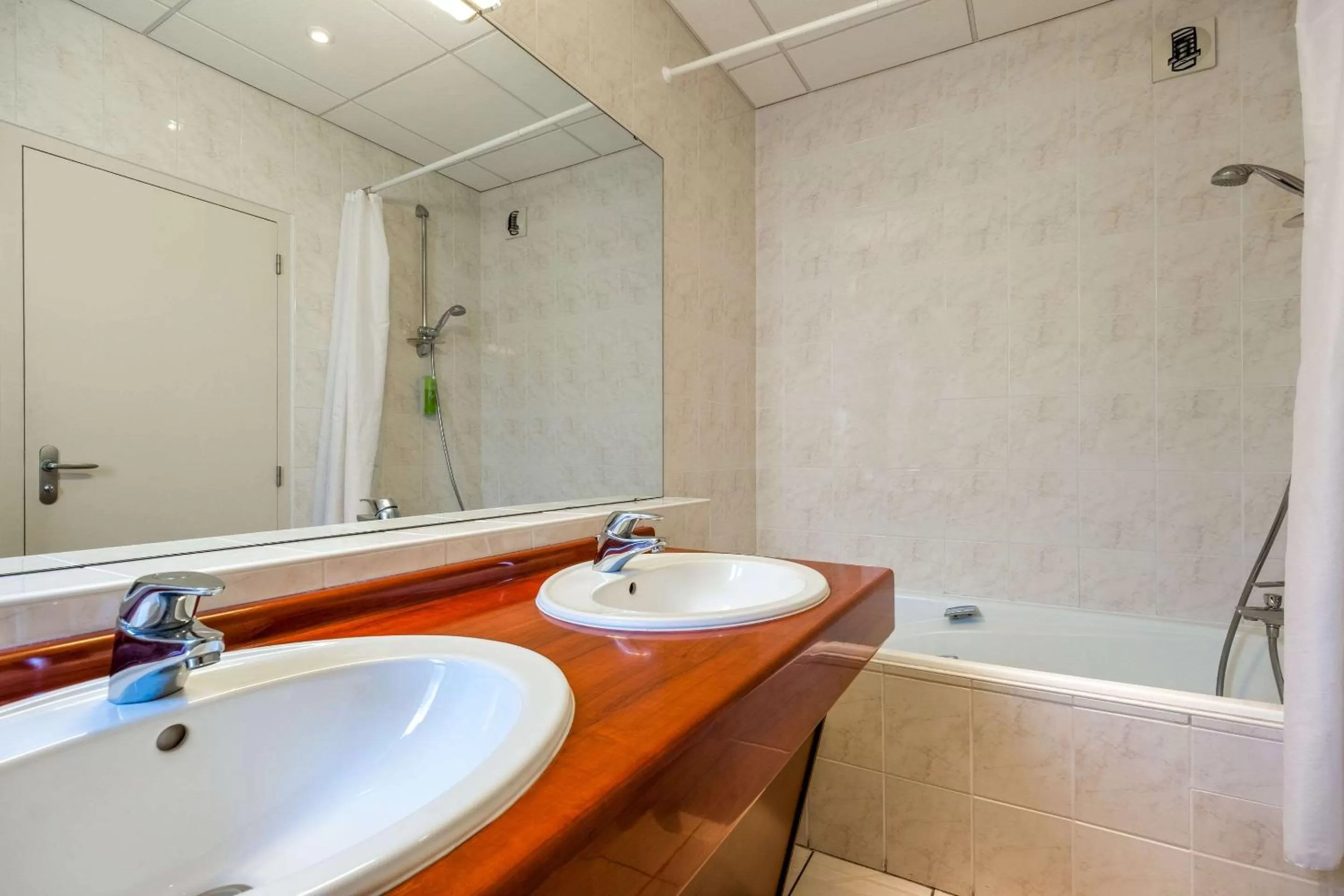 Bathroom in Quality Hotel Pau Centre Bosquet