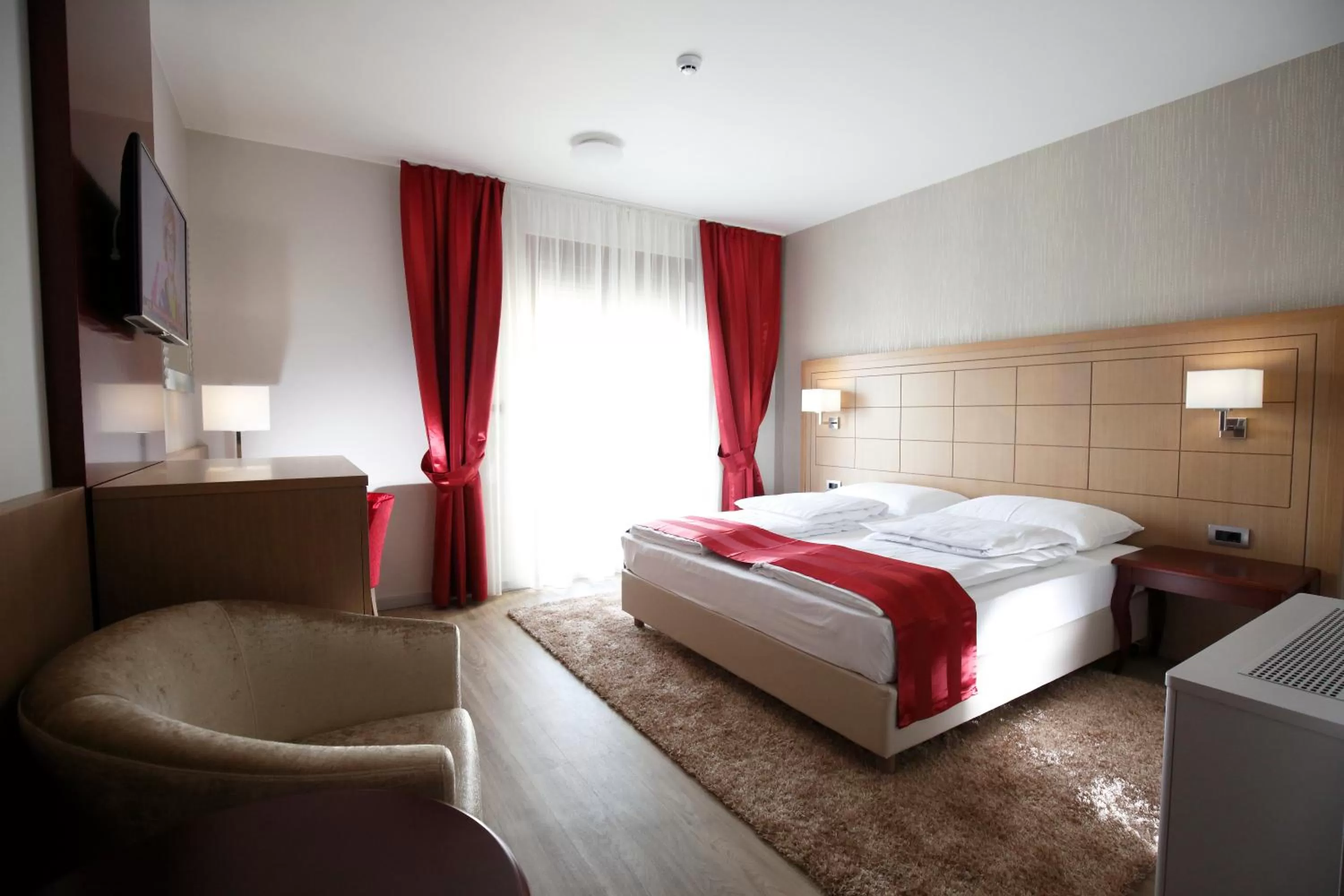 TV and multimedia, Bed in Hotel Raca