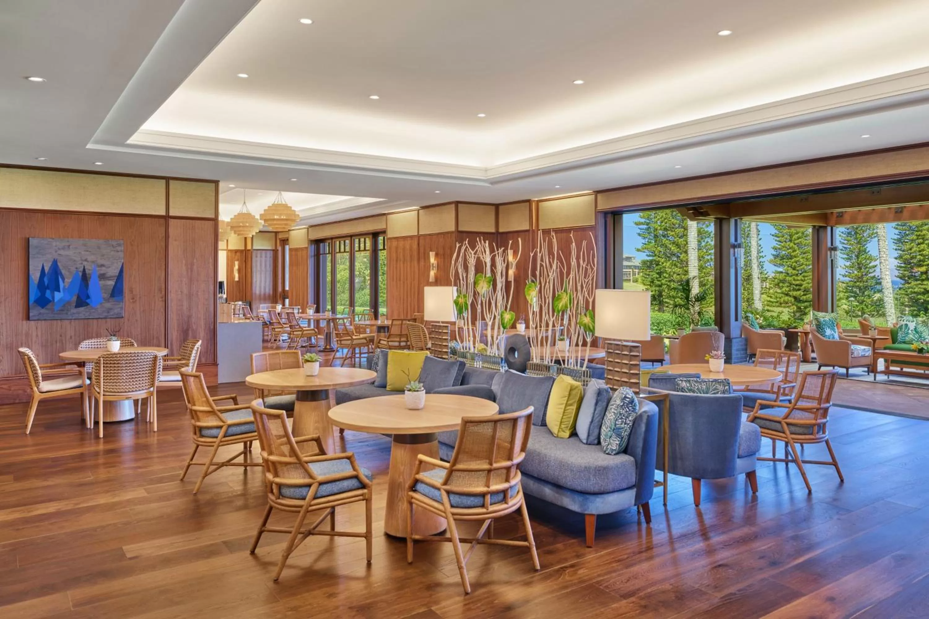 Lounge or bar in The Ritz-Carlton Maui, Kapalua