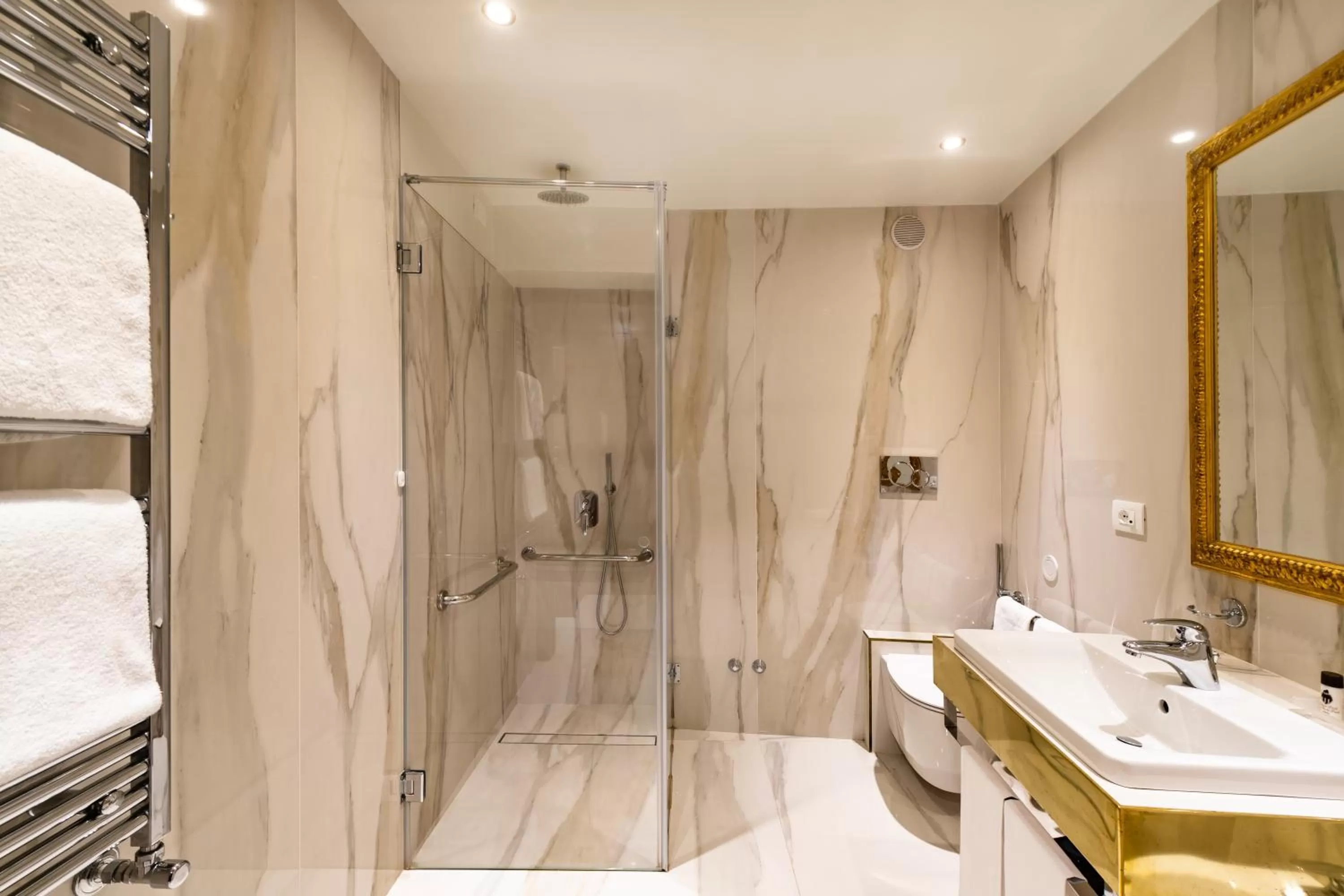 Bathroom in Palazzo San Lorenzo