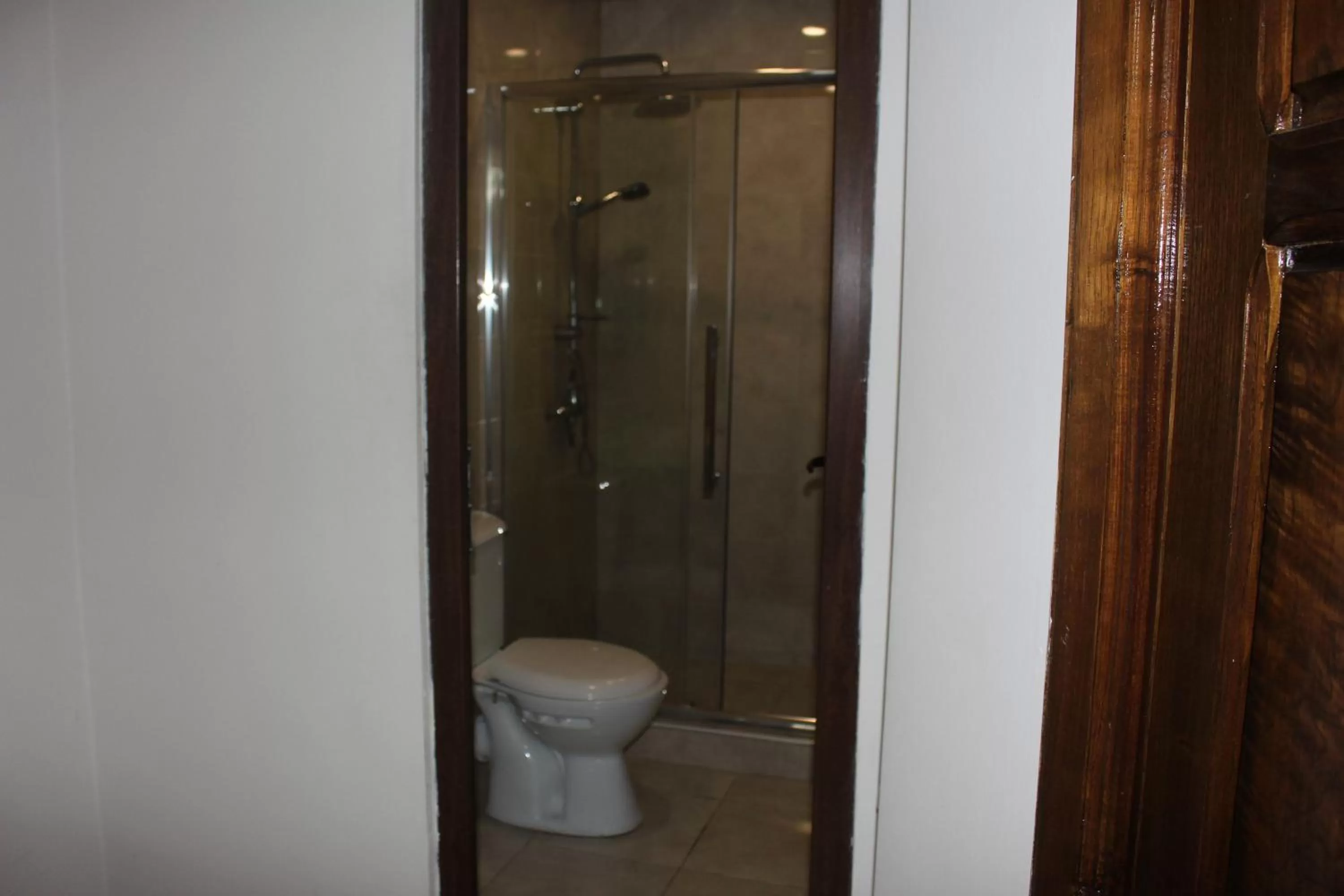 Bathroom in CATTALEYA