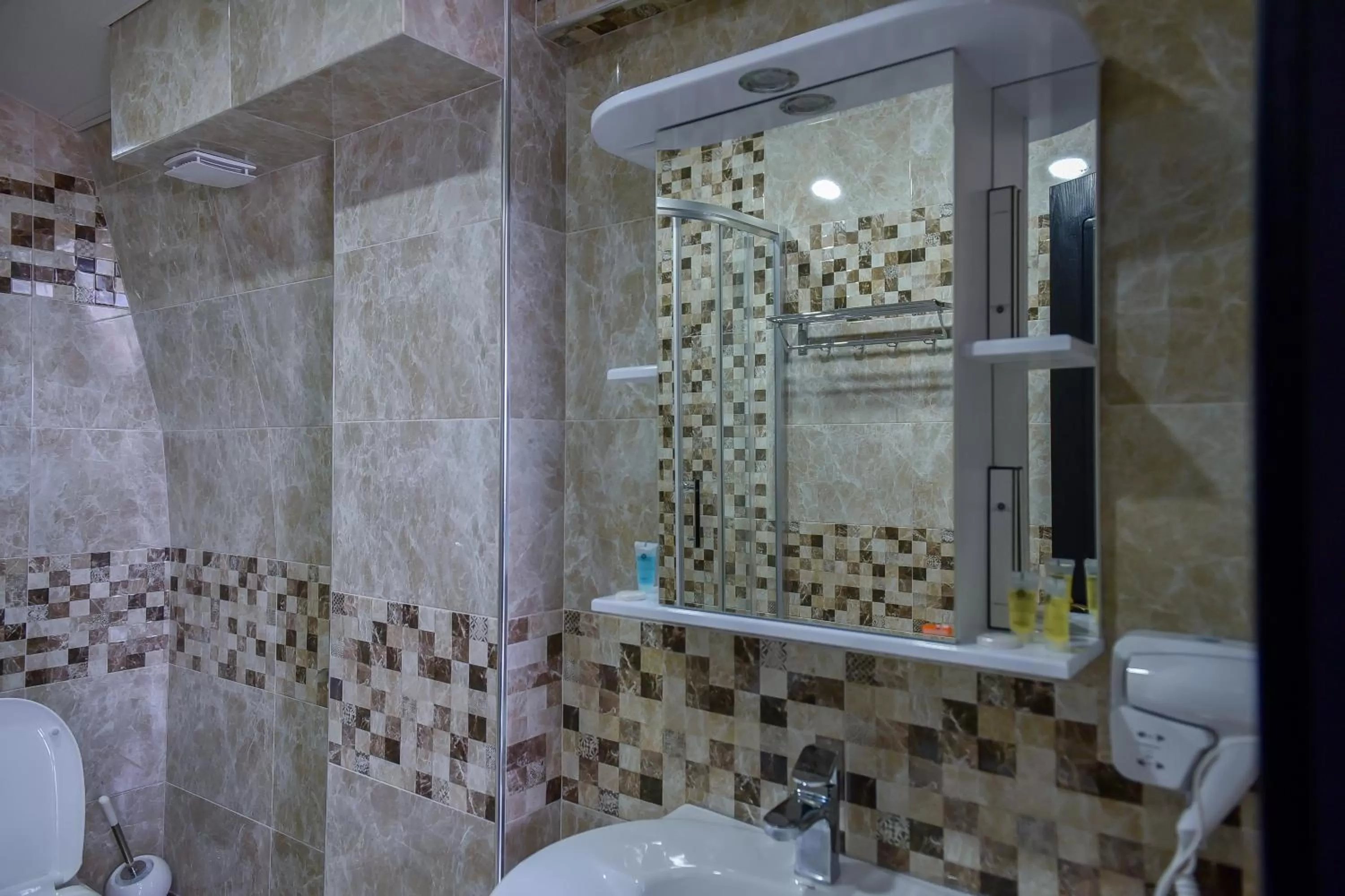 Toilet in MariaLuis Hotel