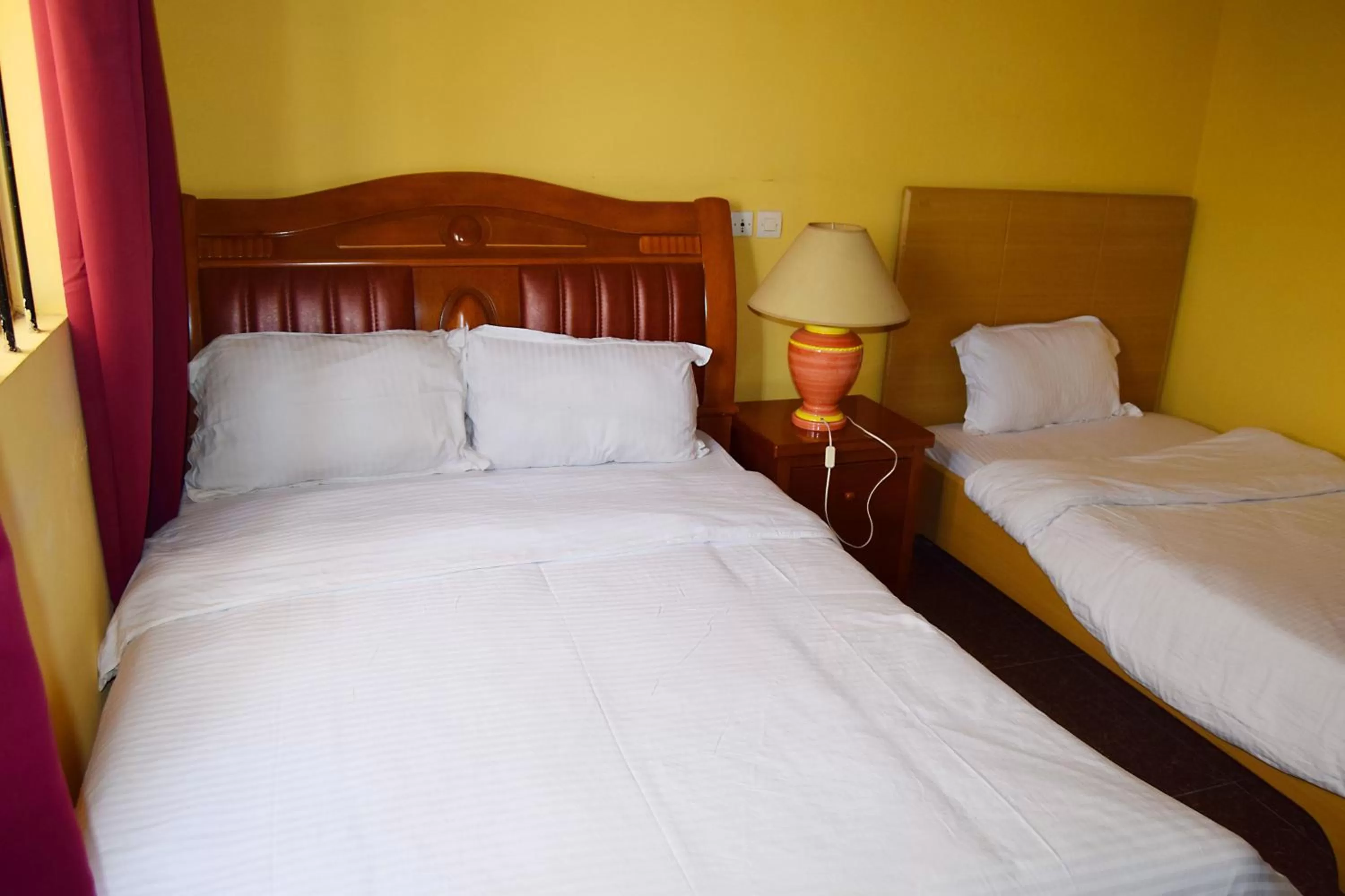 Staff, Bed in Hotel Saint-Jean