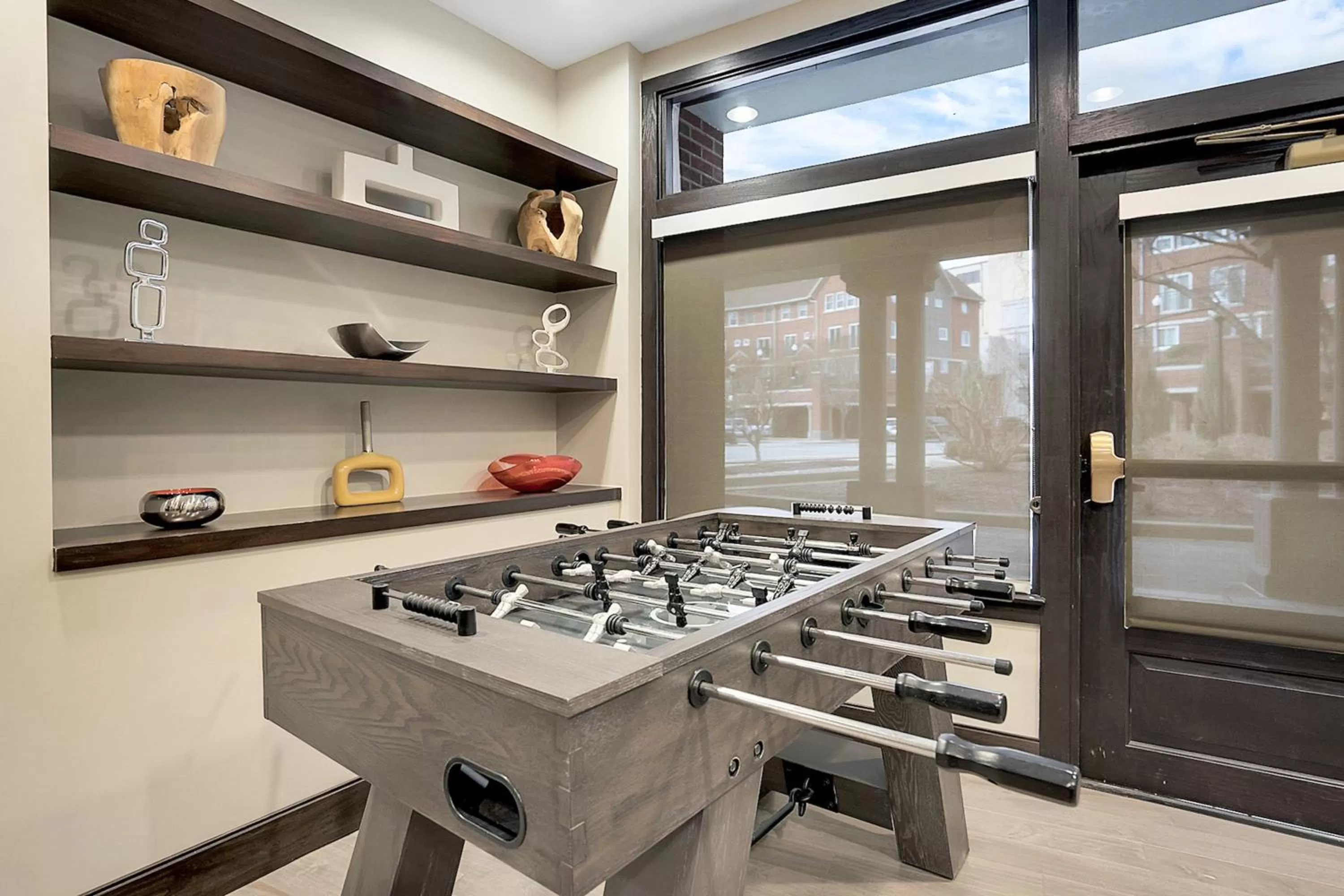 Game Room, Kitchen/Kitchenette in Kasa Downtown Louisville