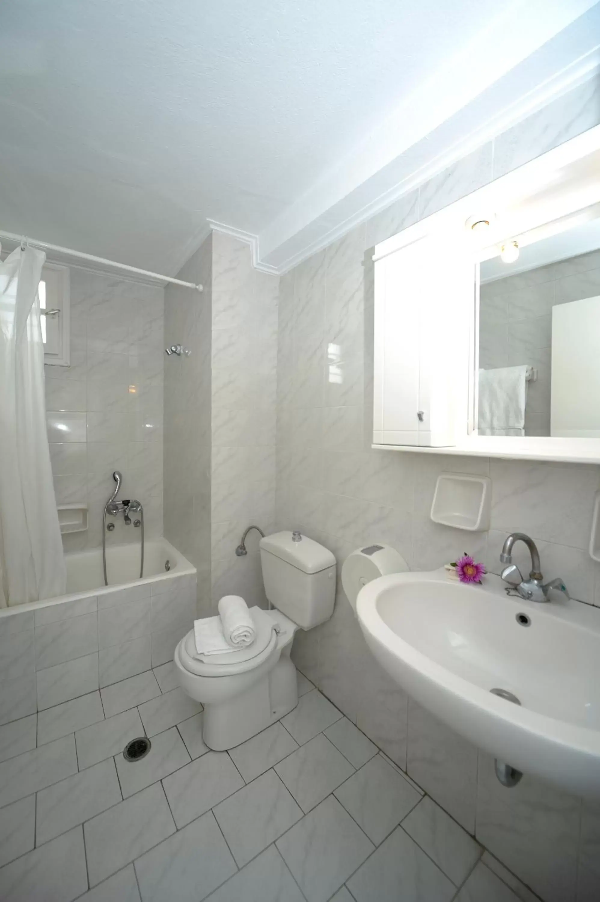 Quadruple Room with Sea View in Mykonos Beach Hotel Quadruple Room with Sea View in Mykonos Beach Hotel