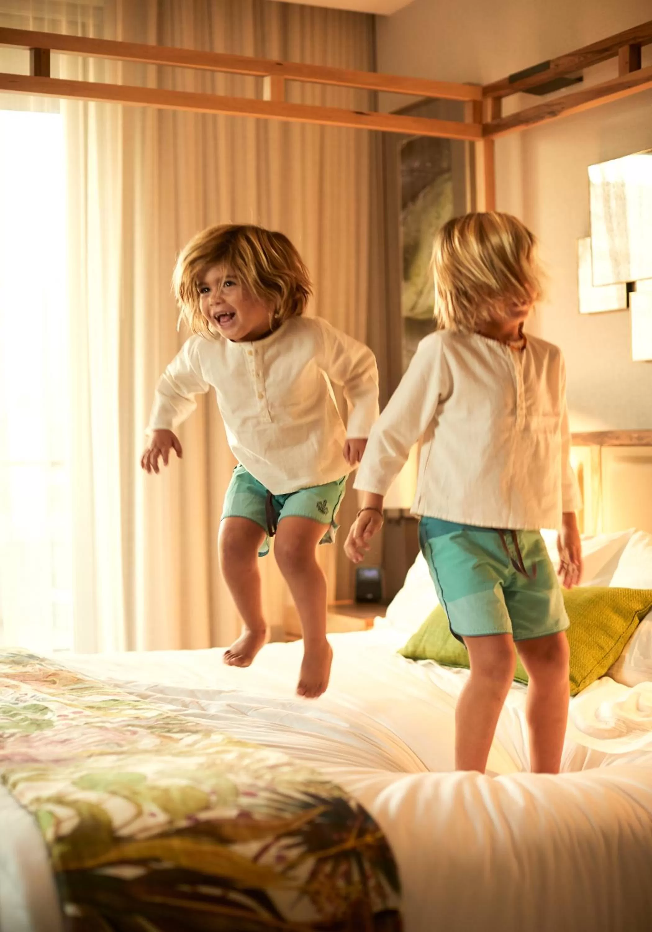 Guests, Bed in Lennox Miami Beach