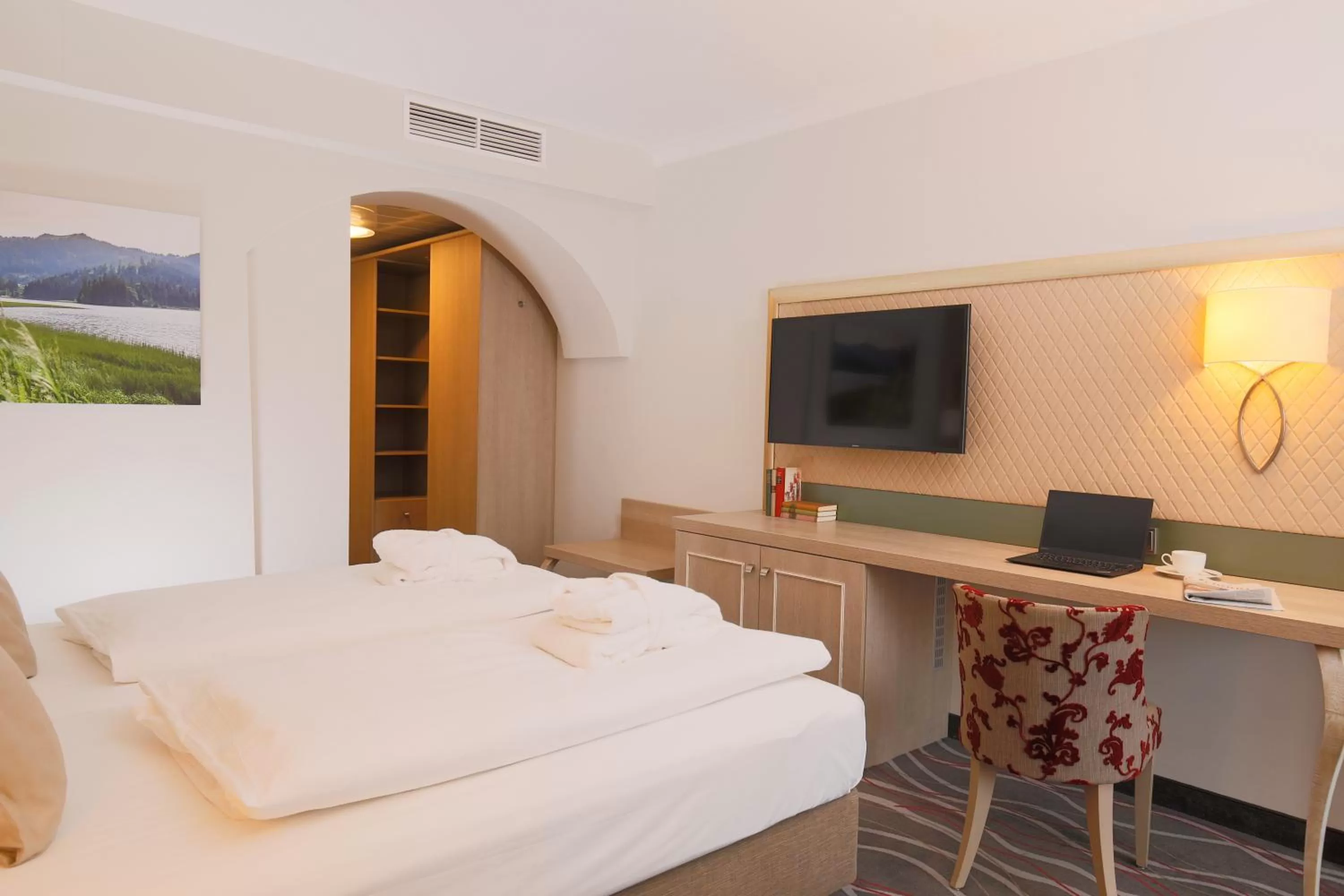 Photo of the whole room, Bed in Hotel Bayerischer Hof Miesbach, BW Premier Collection