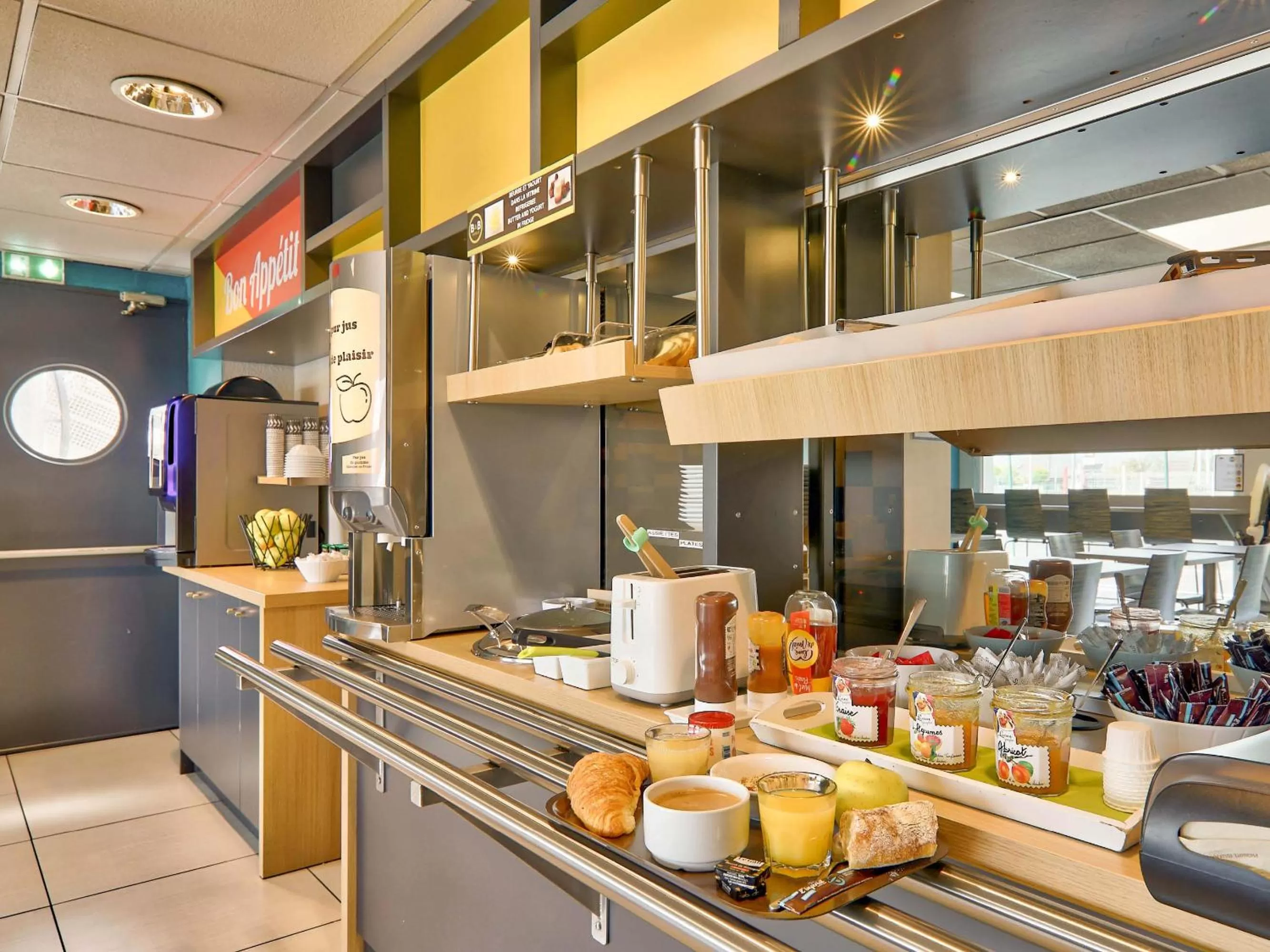 Breakfast in B&B HOTEL Clermont-Ferrand Sud Aubière