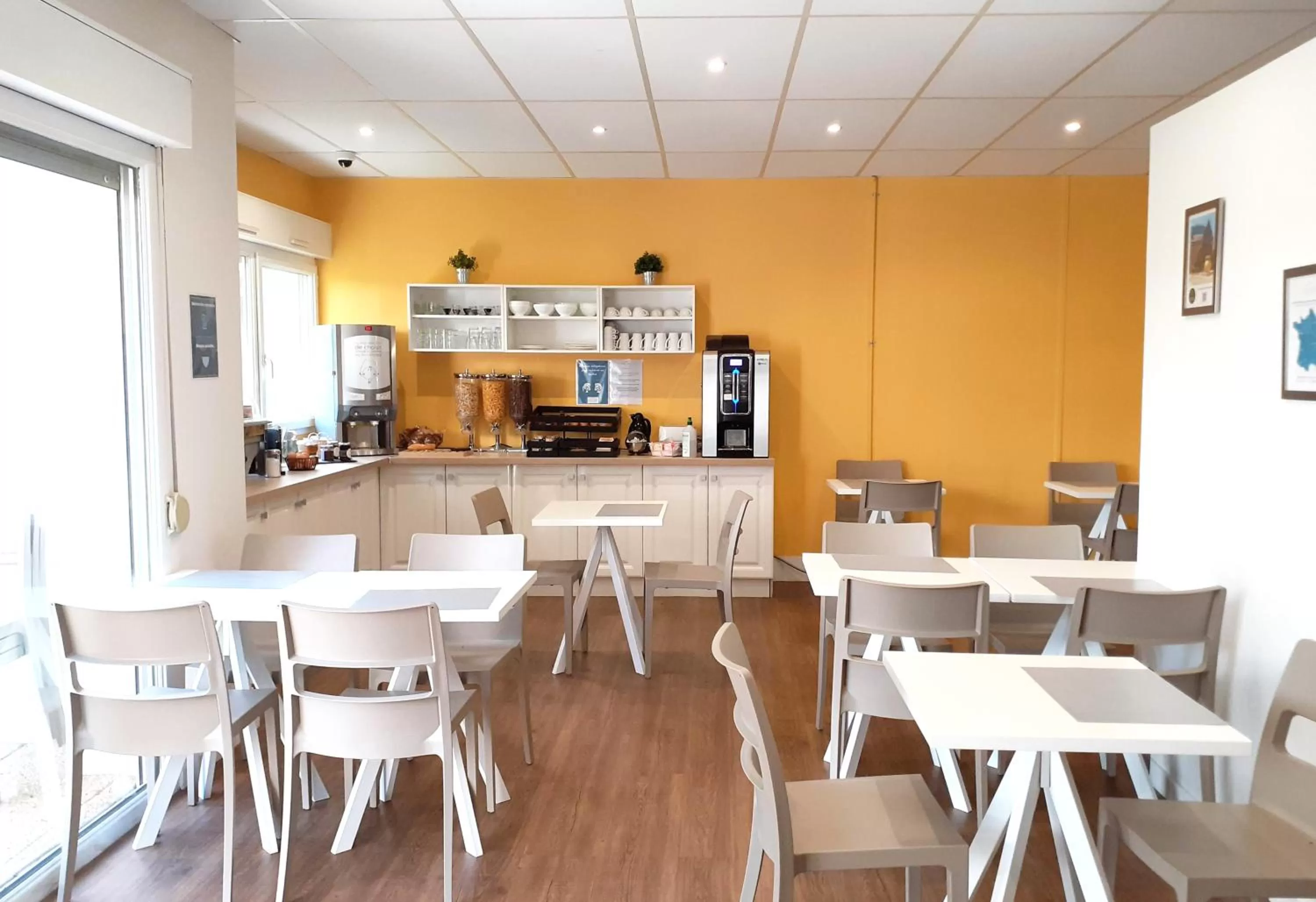 Breakfast in Comfort Aparthotel Le Mans