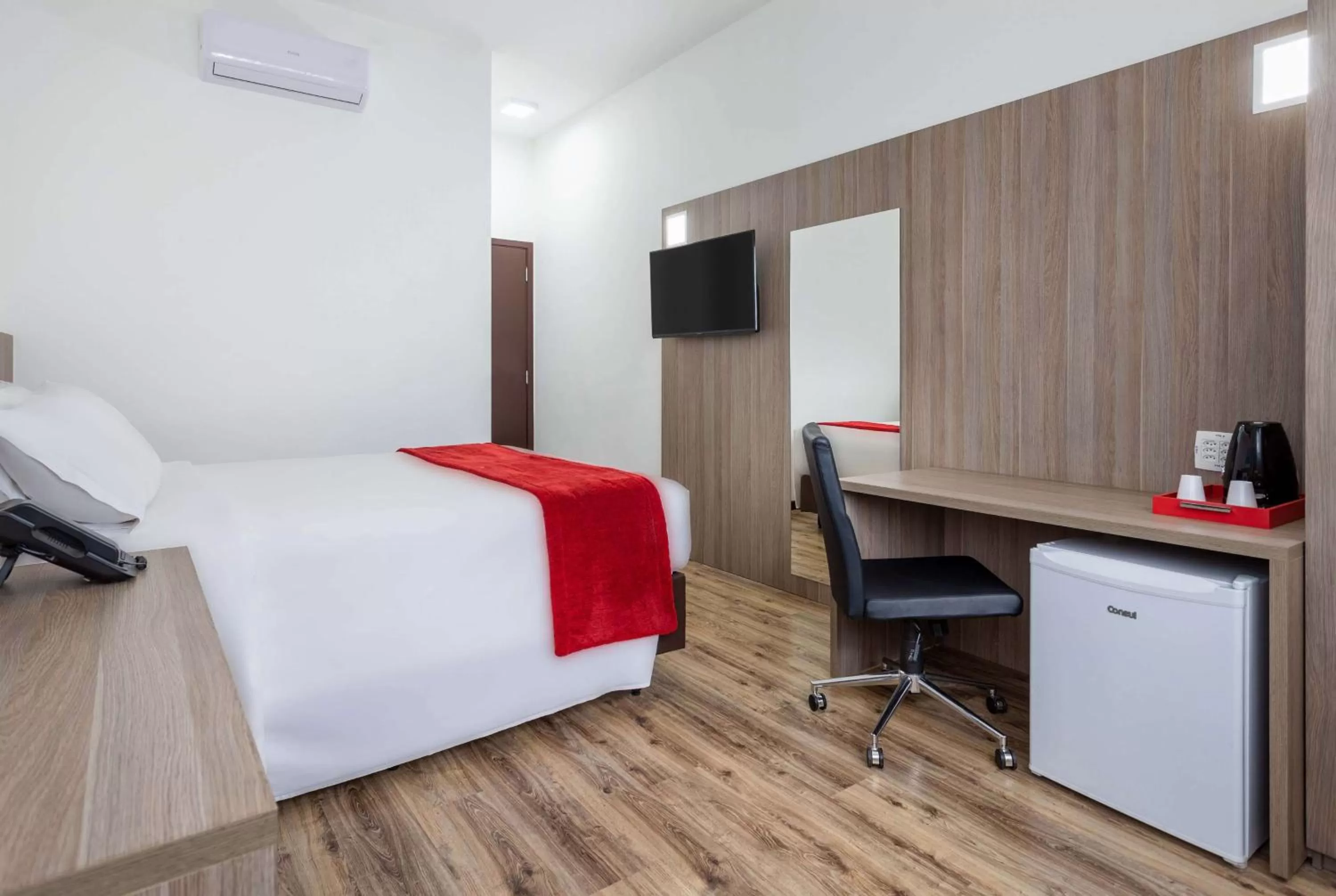 Photo of the whole room, Bed in Ramada Encore by Wyndham São Paulo Osasco