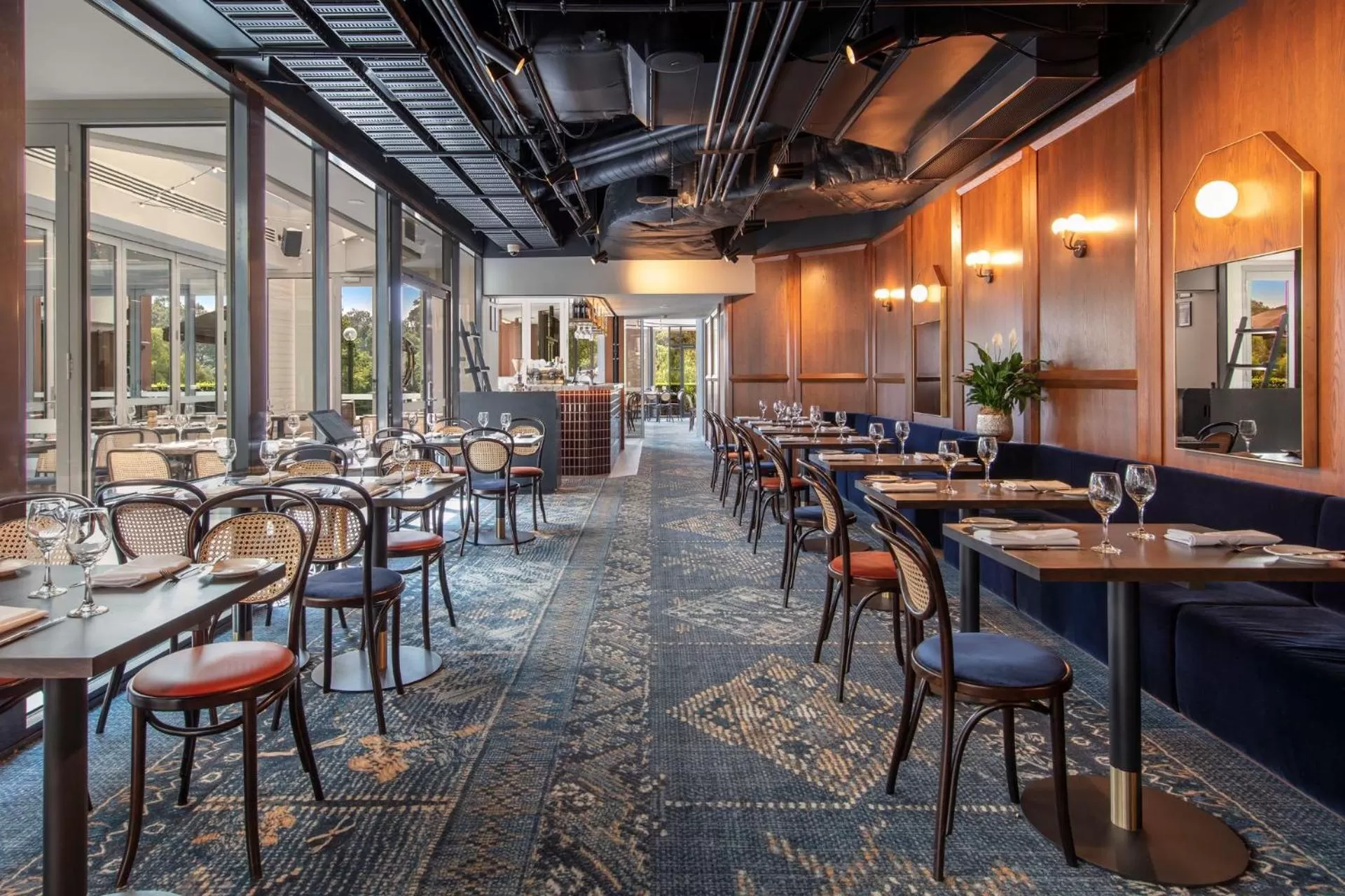 Restaurant/places to eat in Amora Hotel Riverwalk Melbourne