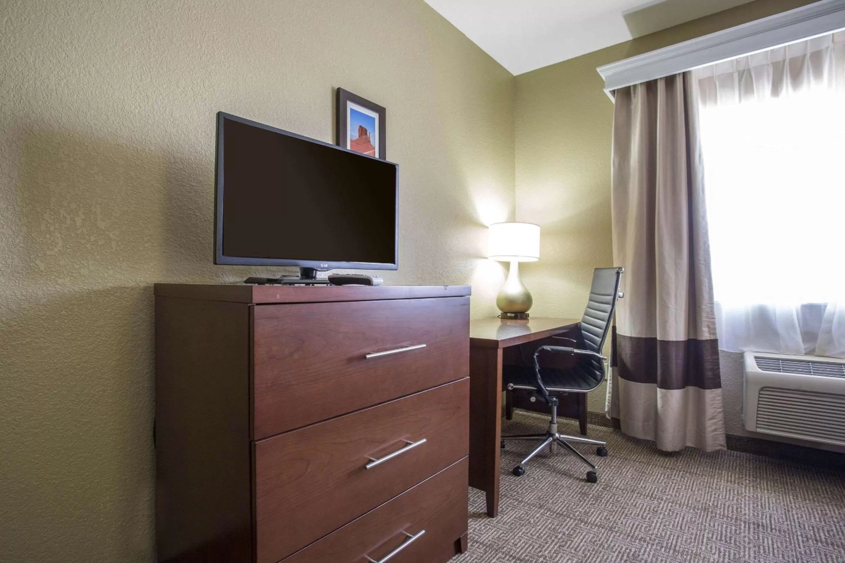 Photo of the whole room, Bed in Comfort Inn & Suites Deming