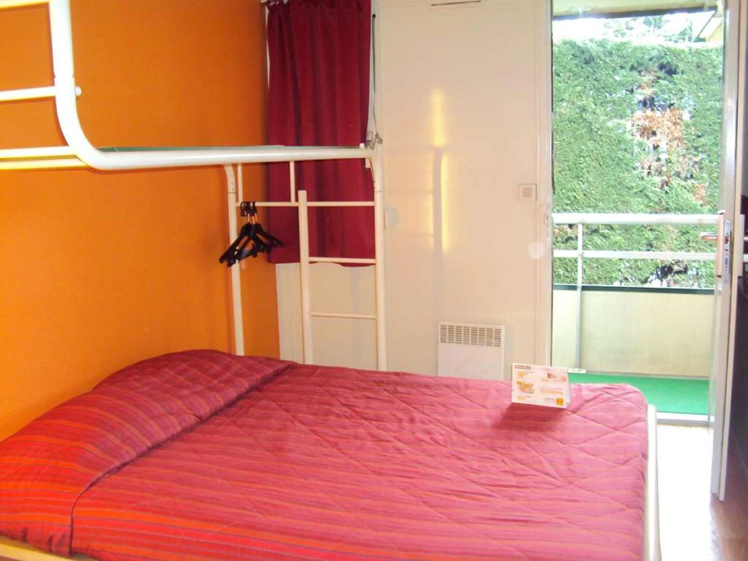 Bed in Premiere Classe St Etienne Nord Villars