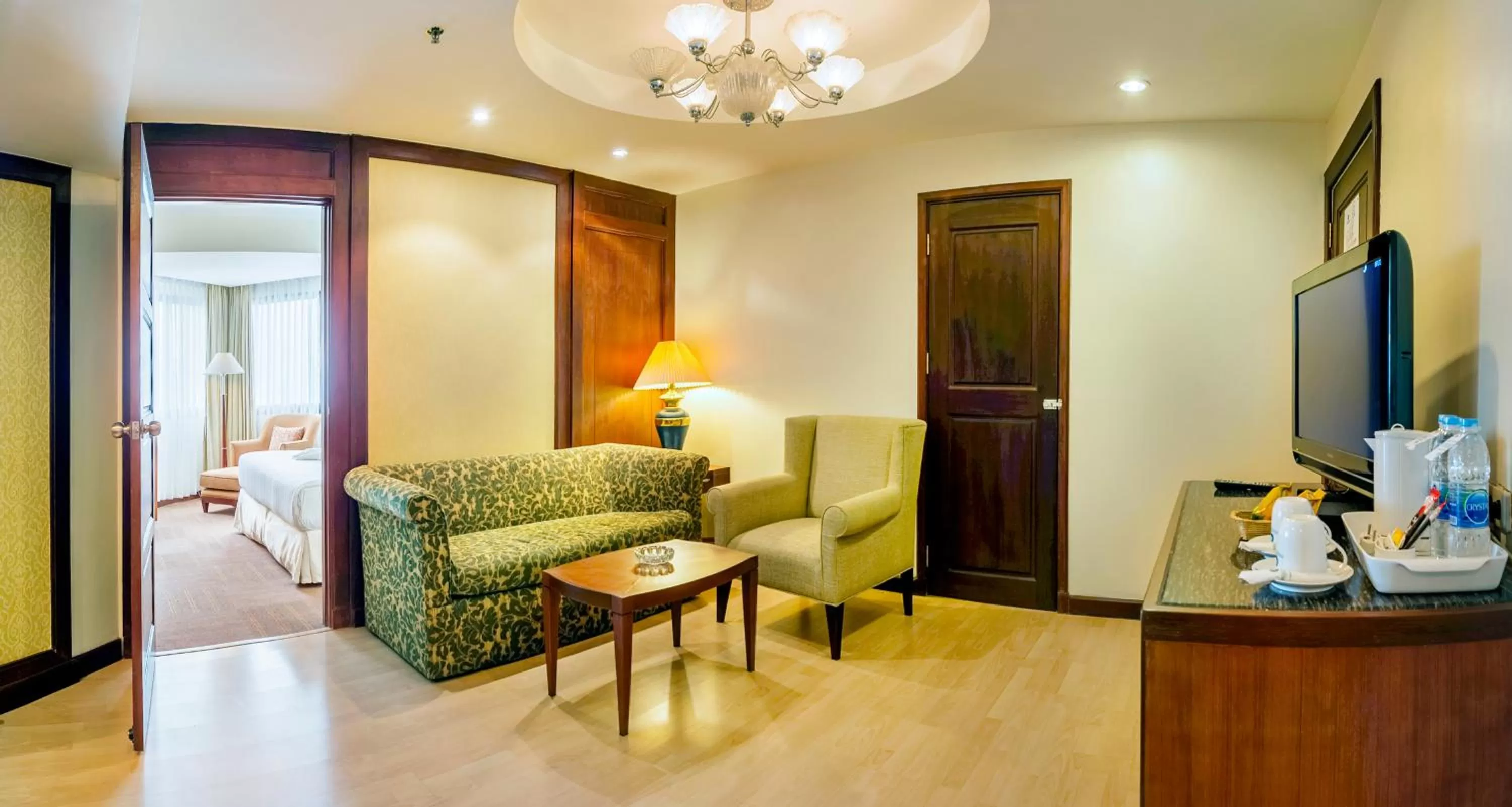 TV and multimedia in Jomtien Palm Beach Hotel and Resort