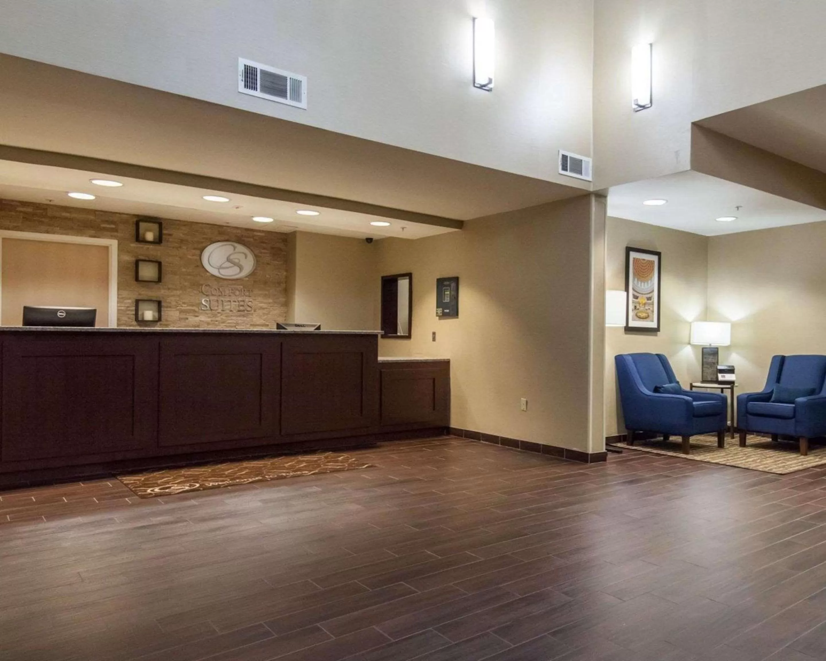 Lobby or reception in Comfort Suites Tulsa Central