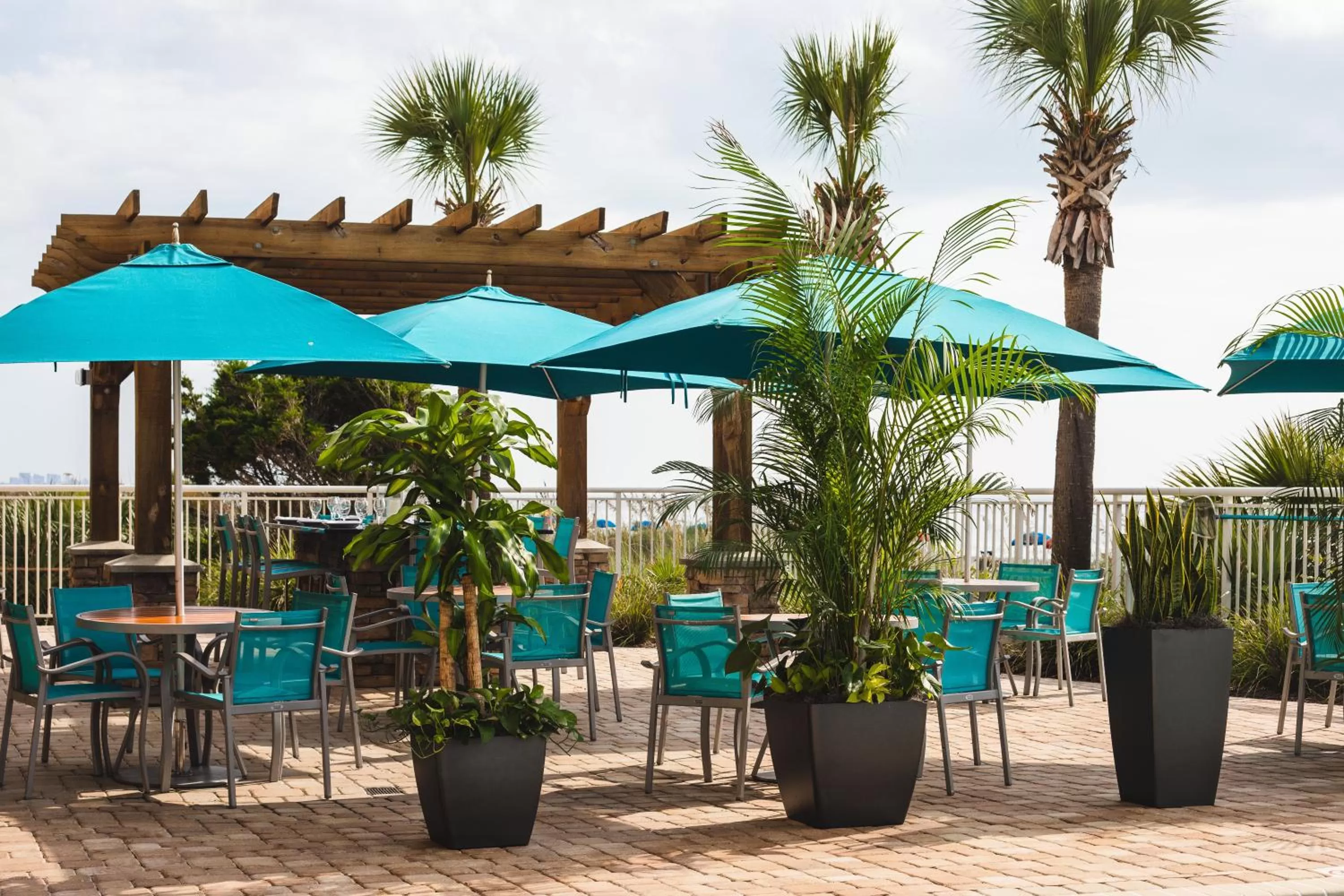 Restaurant/places to eat in Holiday Inn Resort Oceanfront at Surfside Beach by IHG