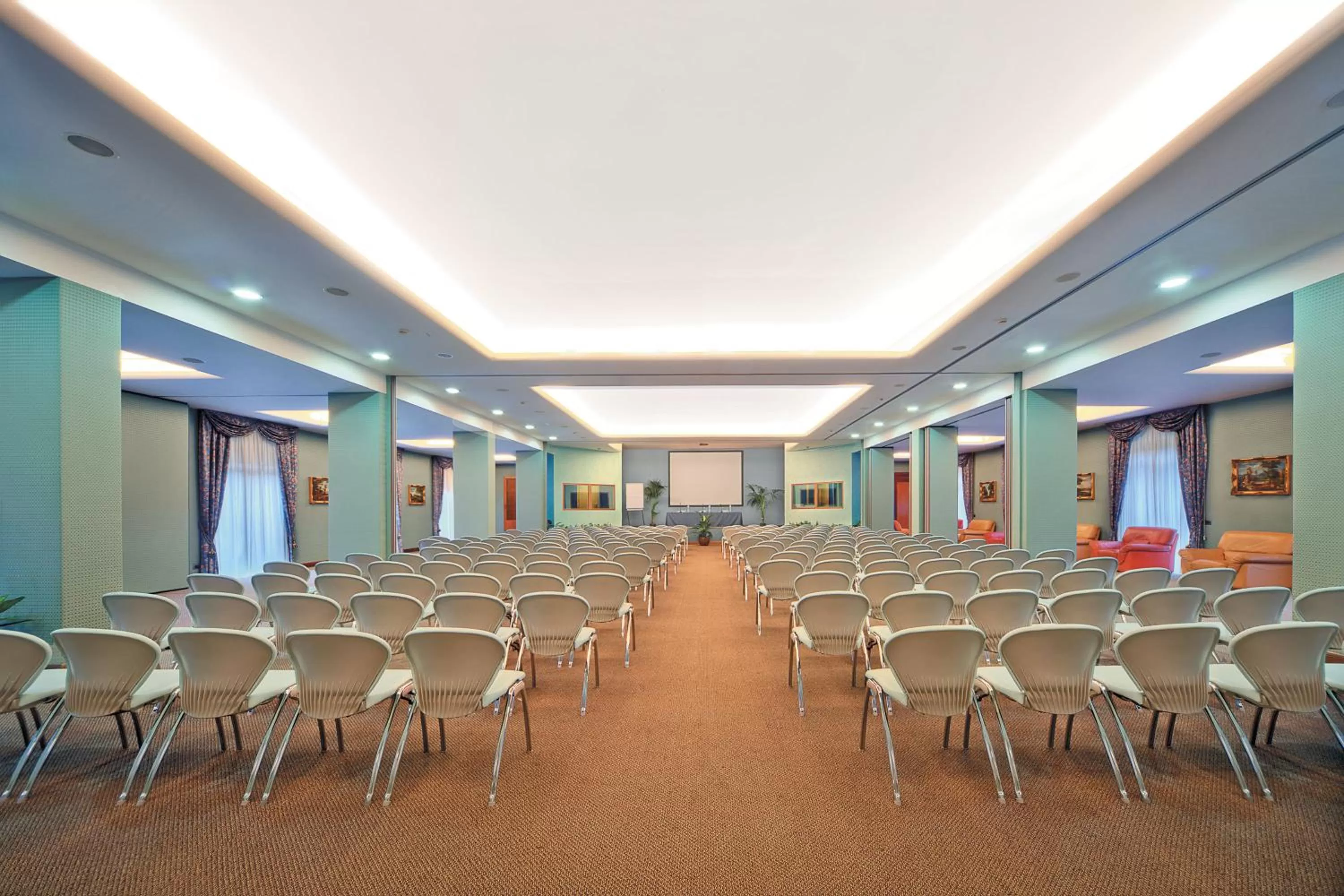 Business facilities in Ele Green Park Hotel Pamphili