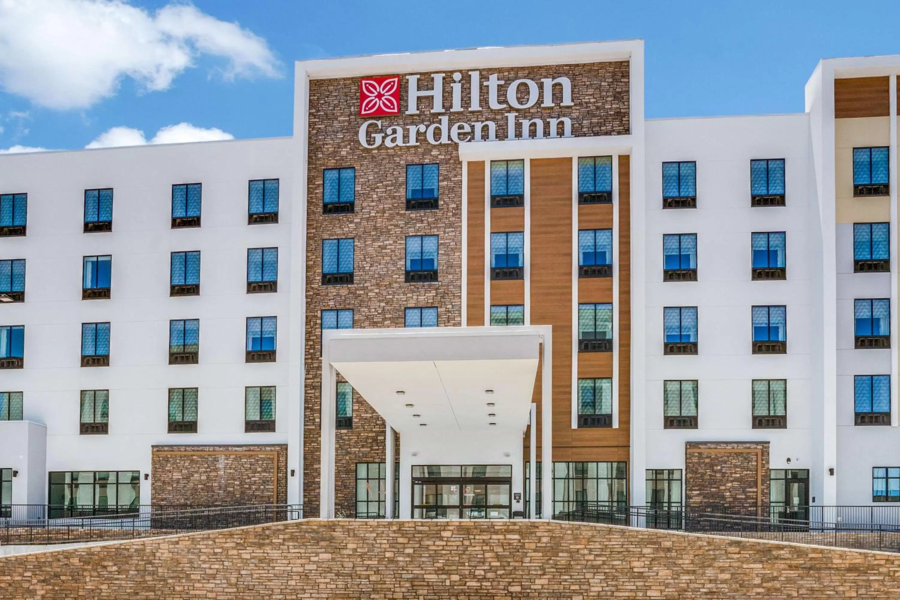 Property building in Hilton Garden Inn Dallas-Central Expy/North Park Area, Tx