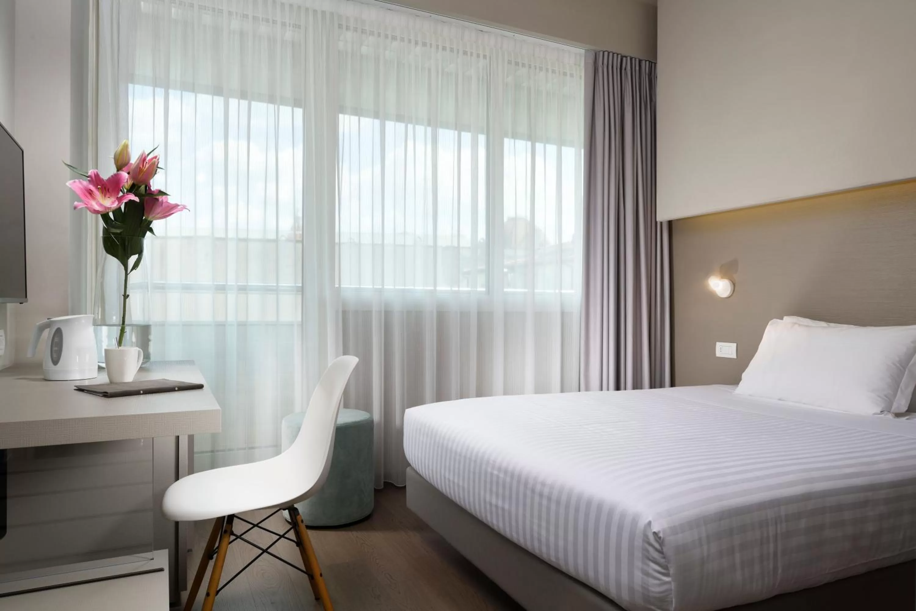 Photo of the whole room, Bed in Hotel Glance In Florence