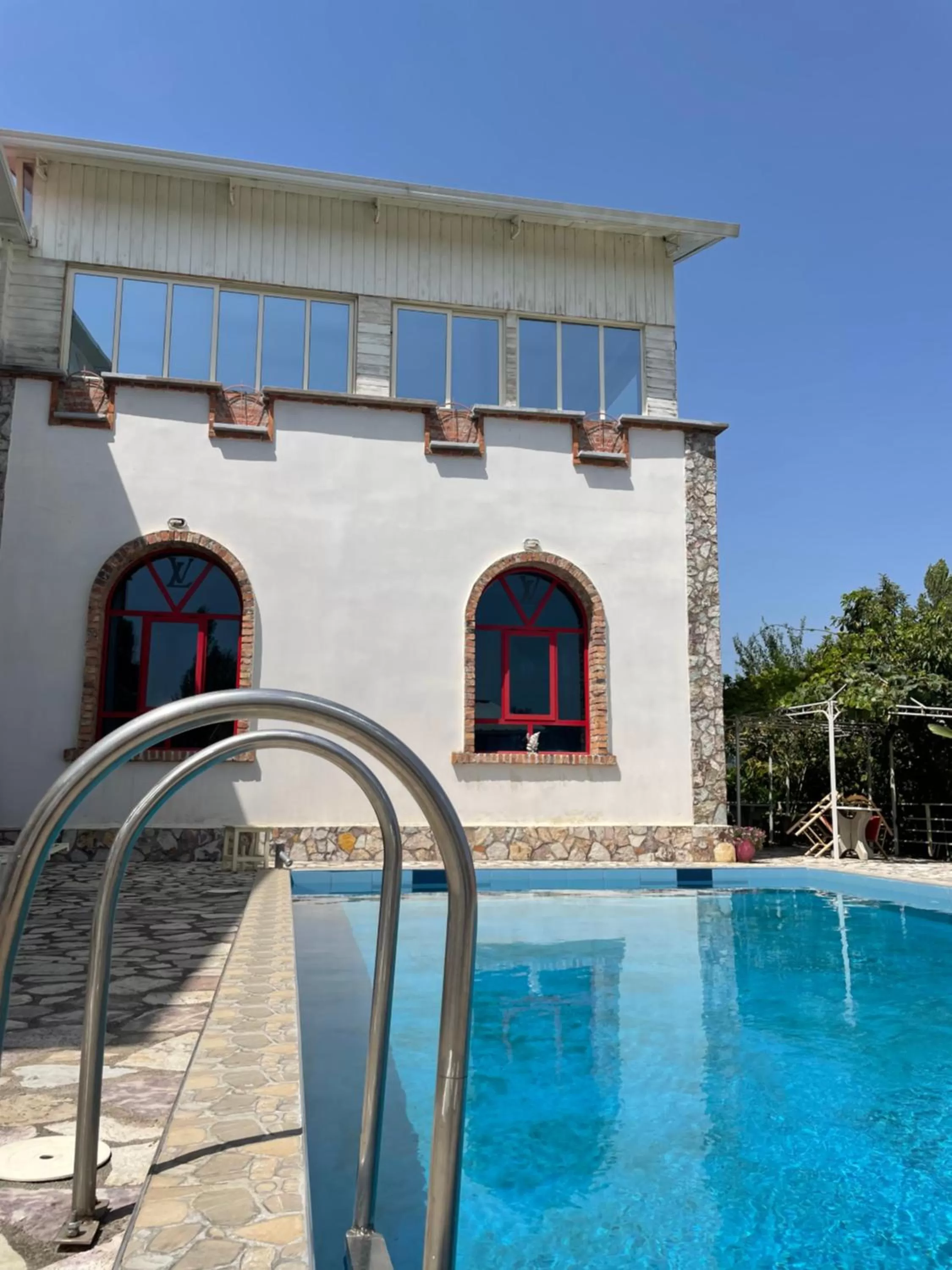 Swimming pool in Vila Livio - Guest house Rreshen Mirdite