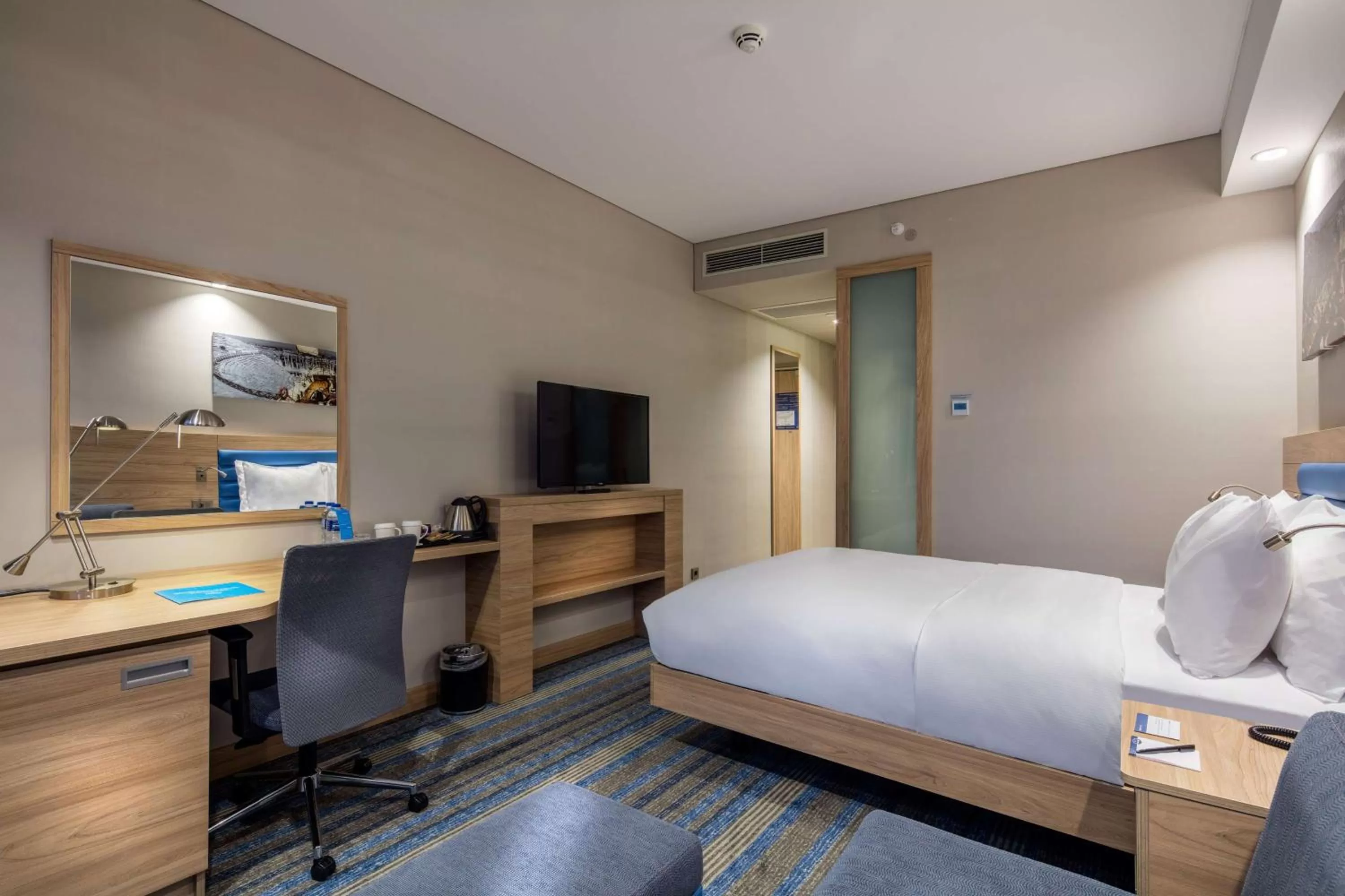 Bedroom, Bed in Hampton By Hilton Izmir Aliaga
