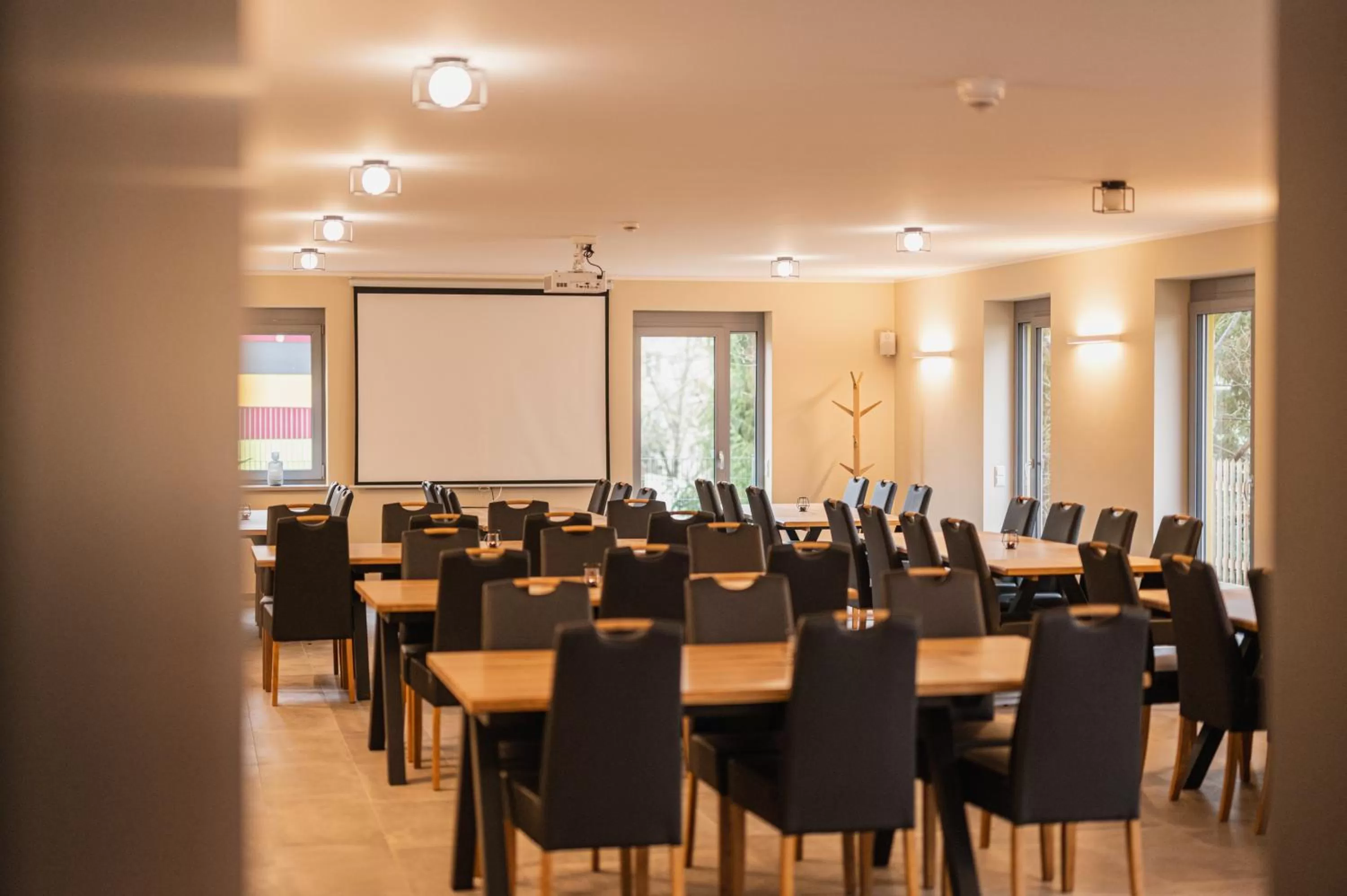 Restaurant/Places to Eat in ELLY Hostel