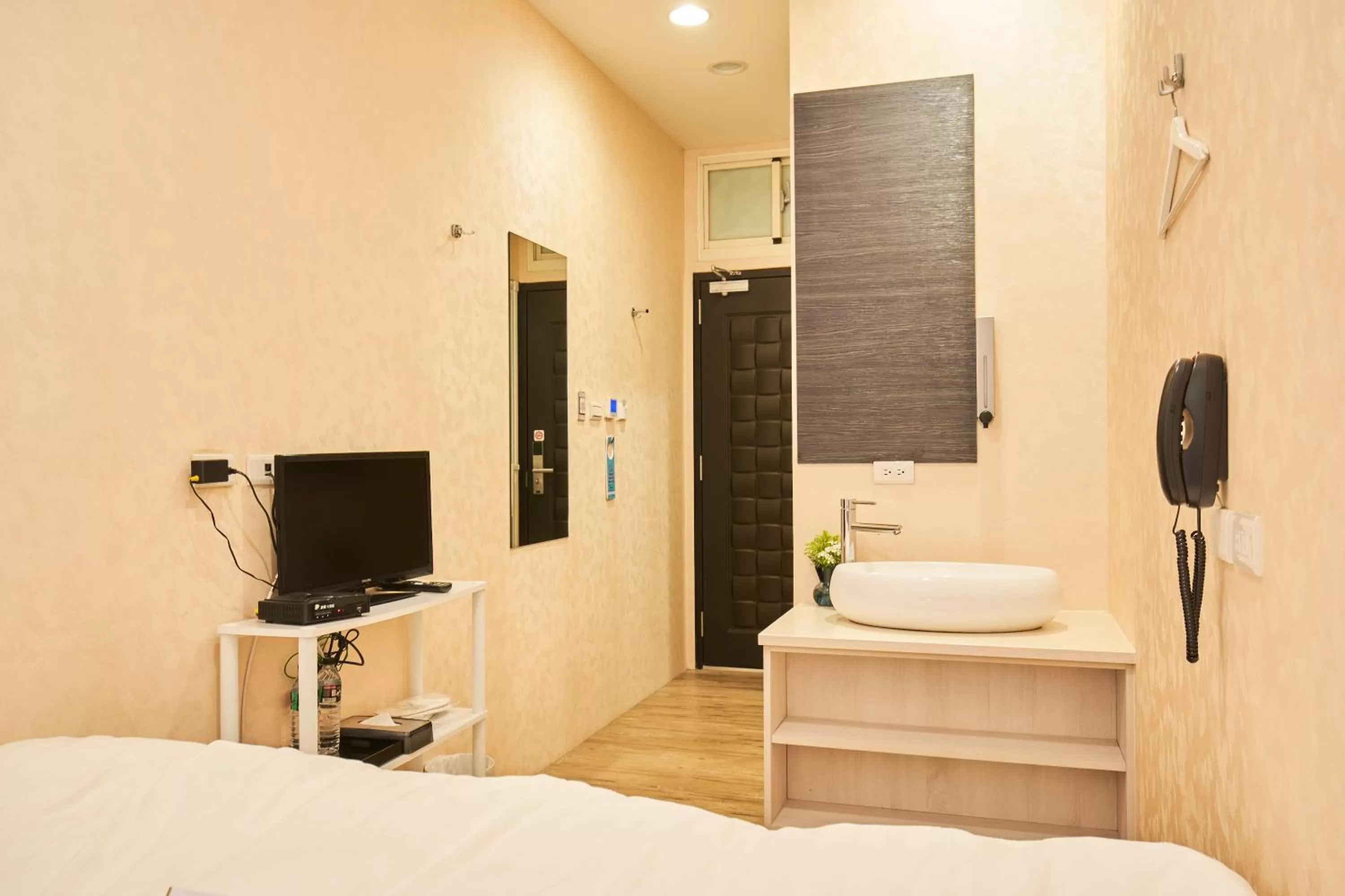 TV and multimedia, Bed in Place‧X Hotel