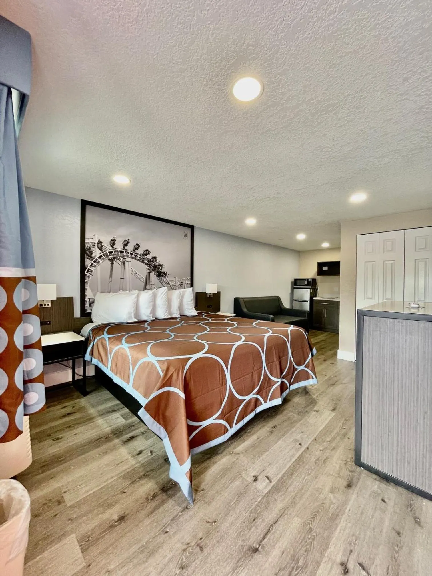 Bedroom in Super 8 by Wyndham Kissimmee-Orlando