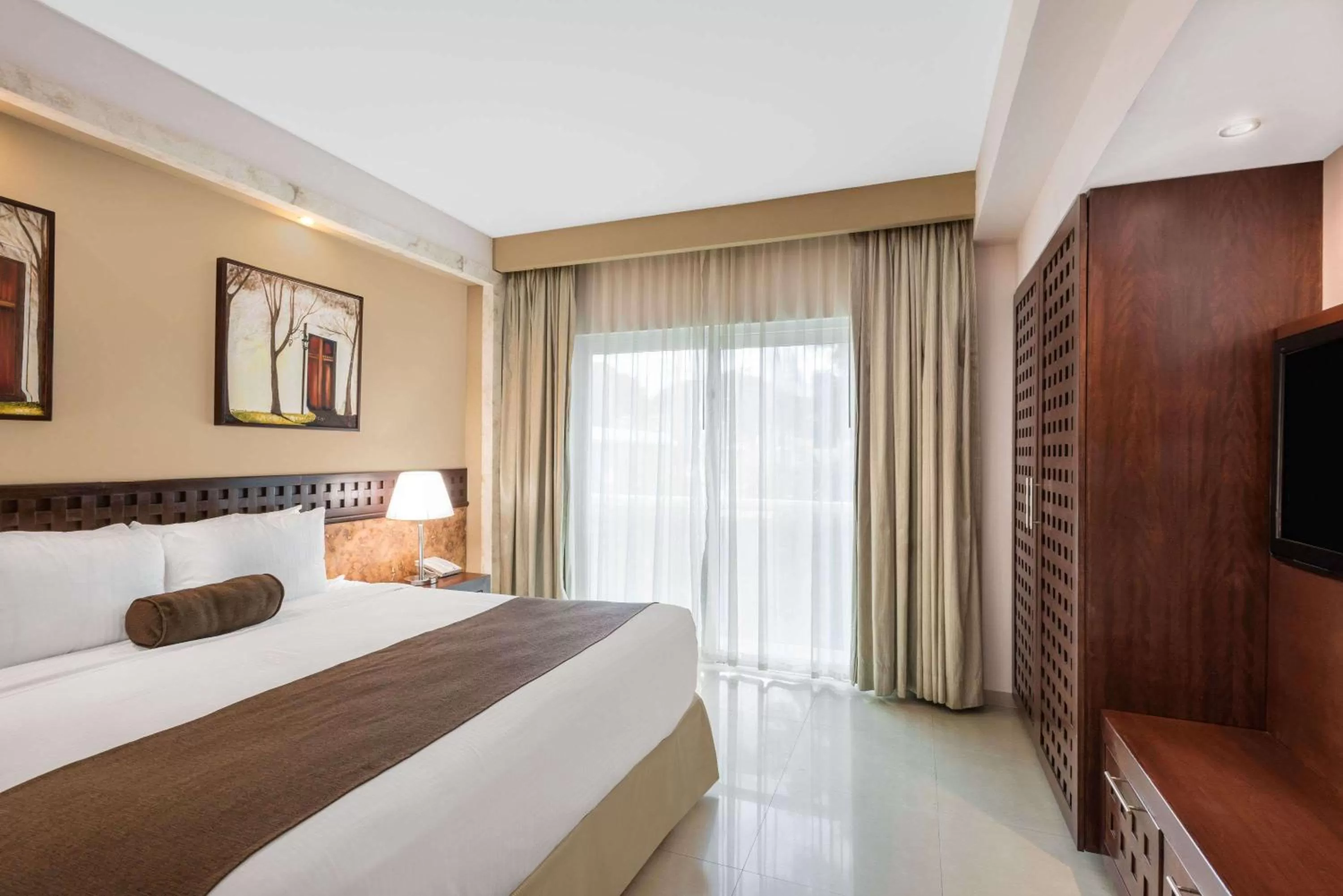 Photo of the whole room, Bed in Wyndham Merida