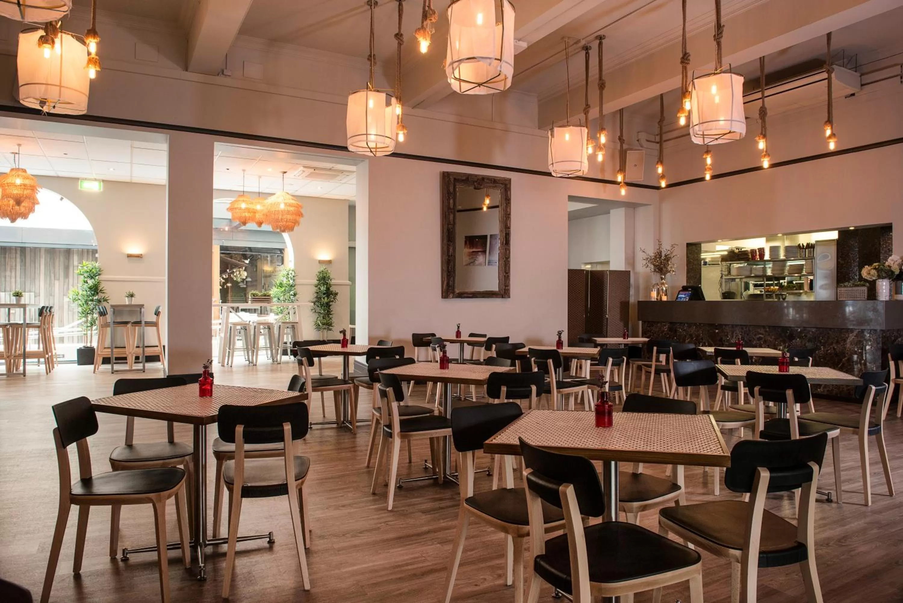 Restaurant/places to eat in Hotel Bondi