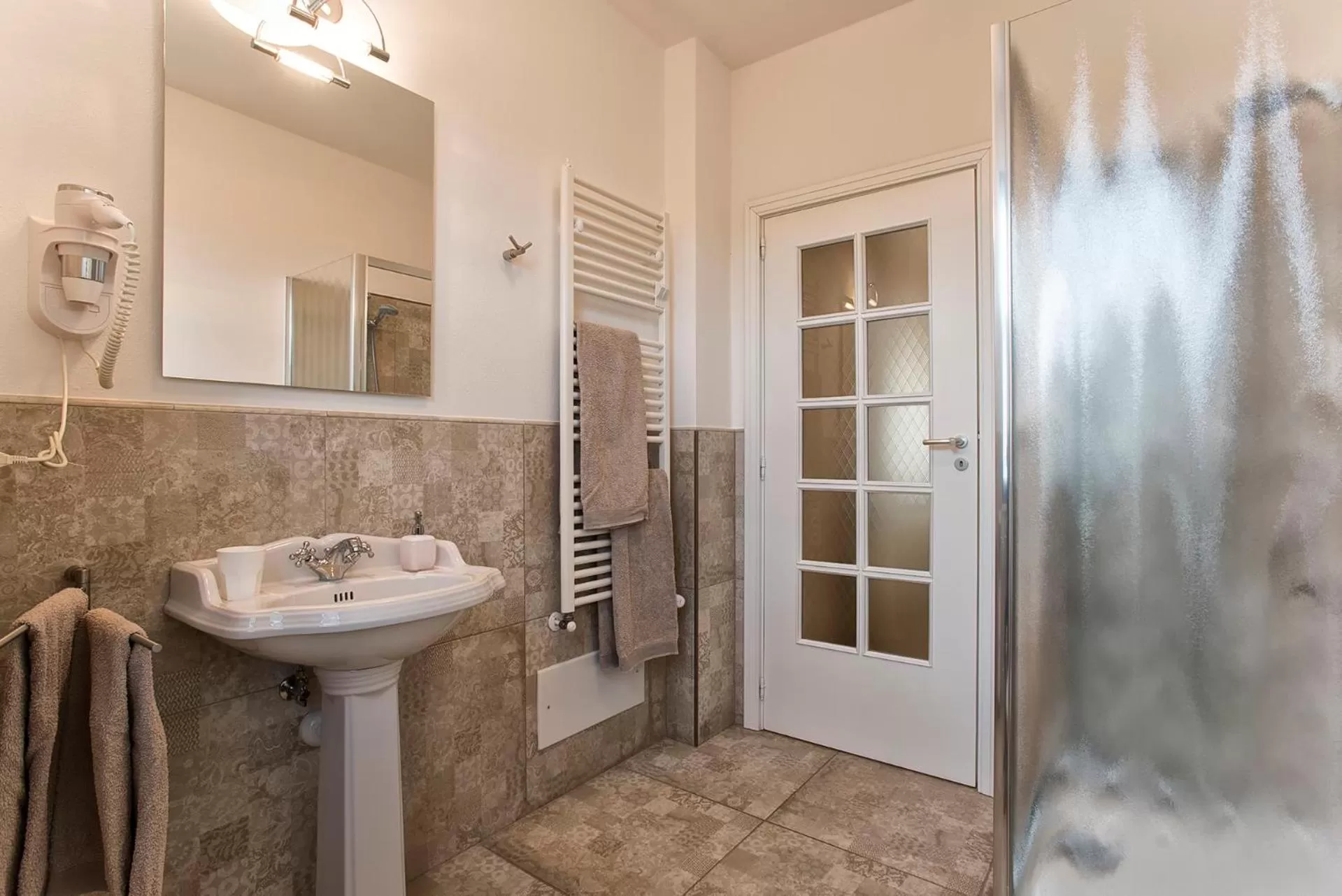 Shower in Villa Malvasio Pool and Jacuzzi Room Sassari