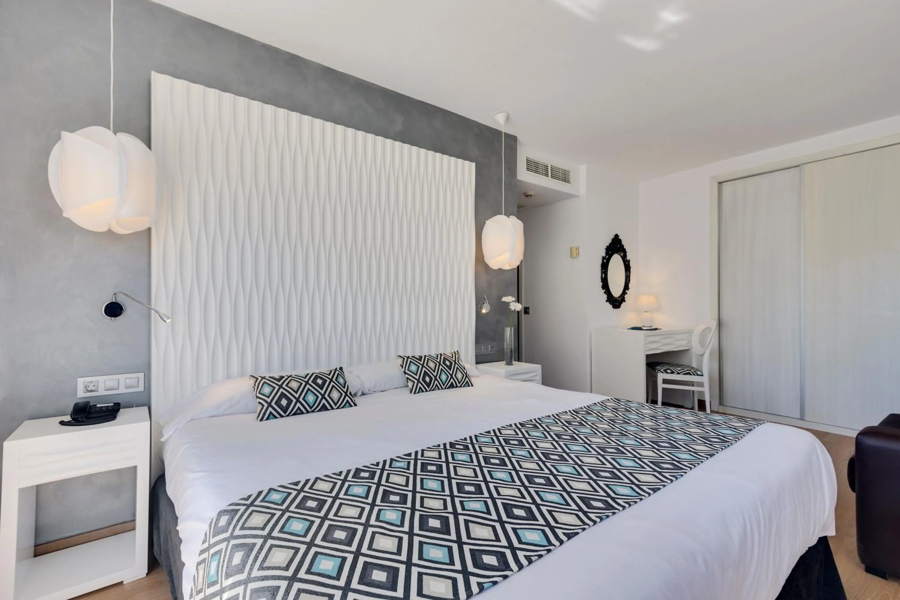 Bedroom, Bed in Cala Millor Garden Hotel - Adults Only