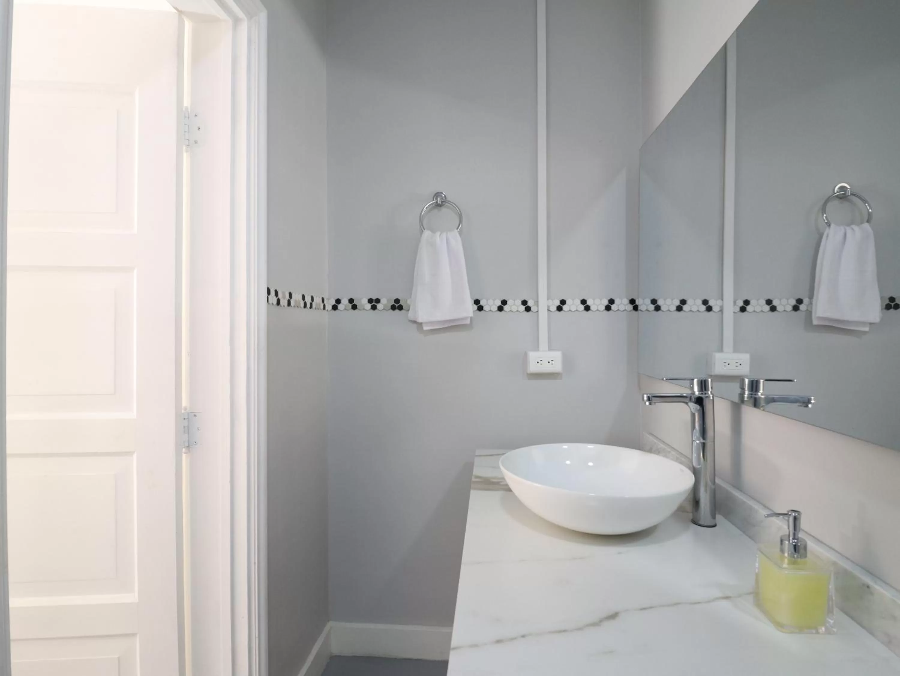 Bathroom in 554 Apartments