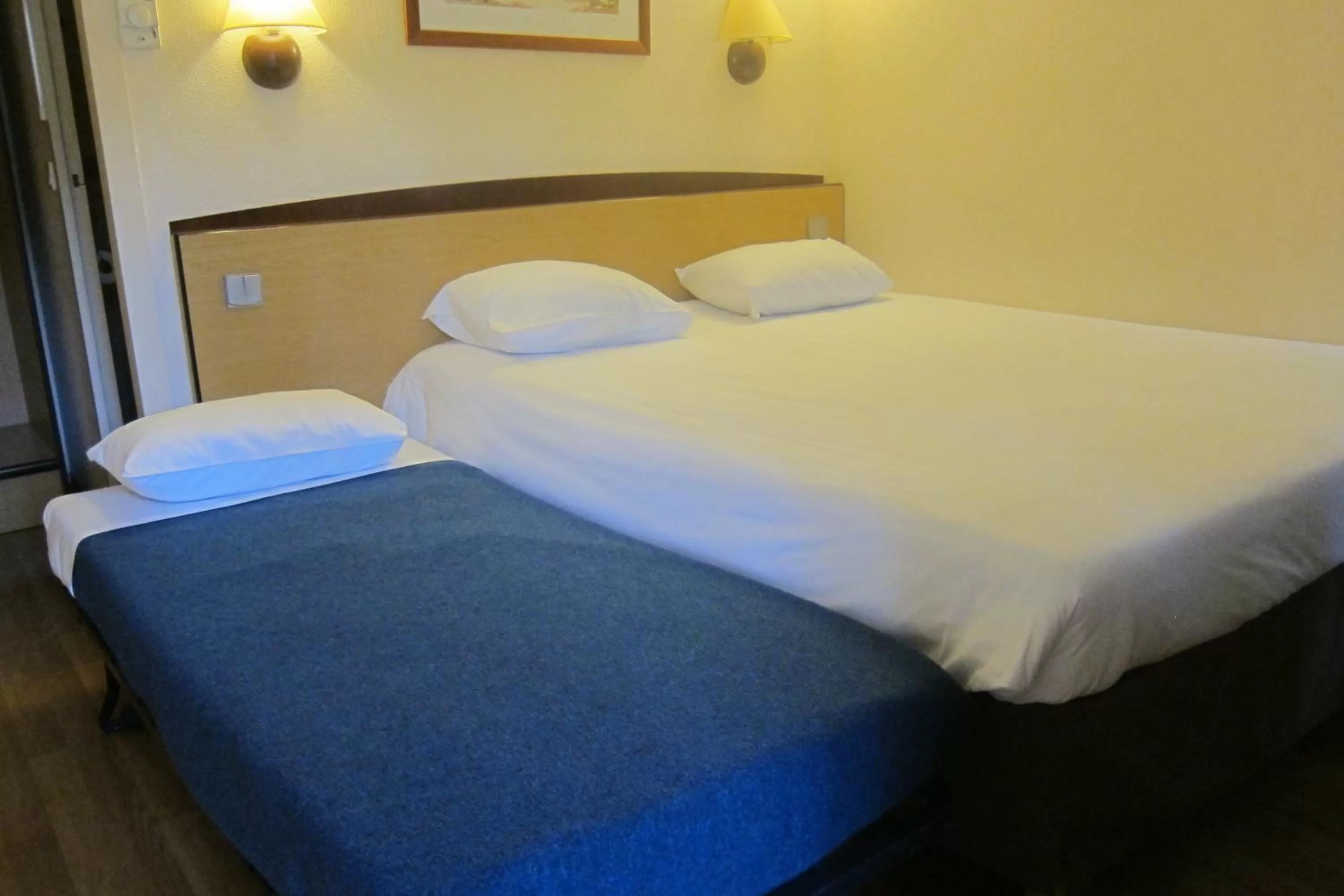 Bed in Campanile Clermont-Ferrand ~ Thiers