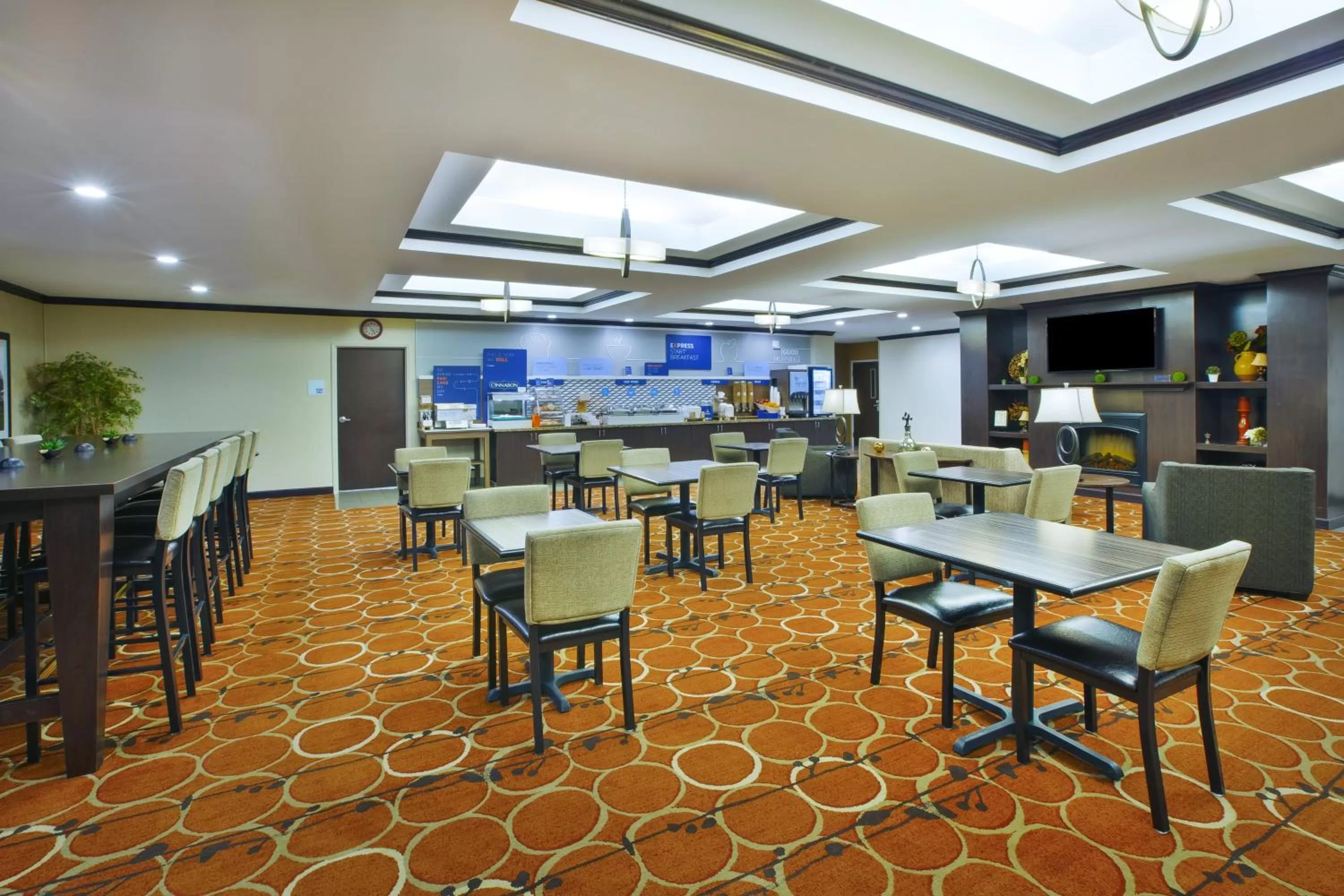 Breakfast in Holiday Inn Express & Suites Washington - Meadow Lands by IHG