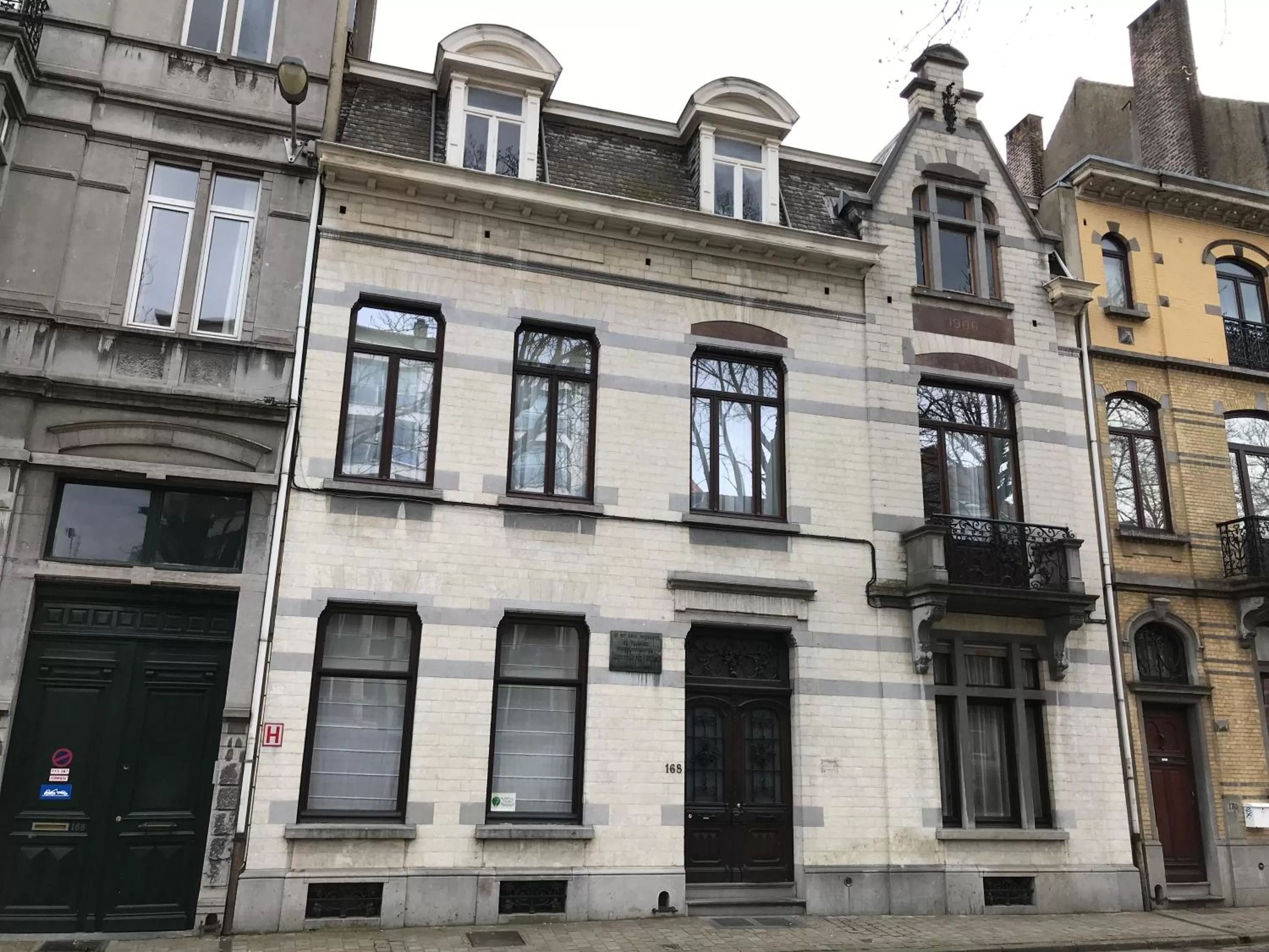 Facade/entrance in Albert Molière