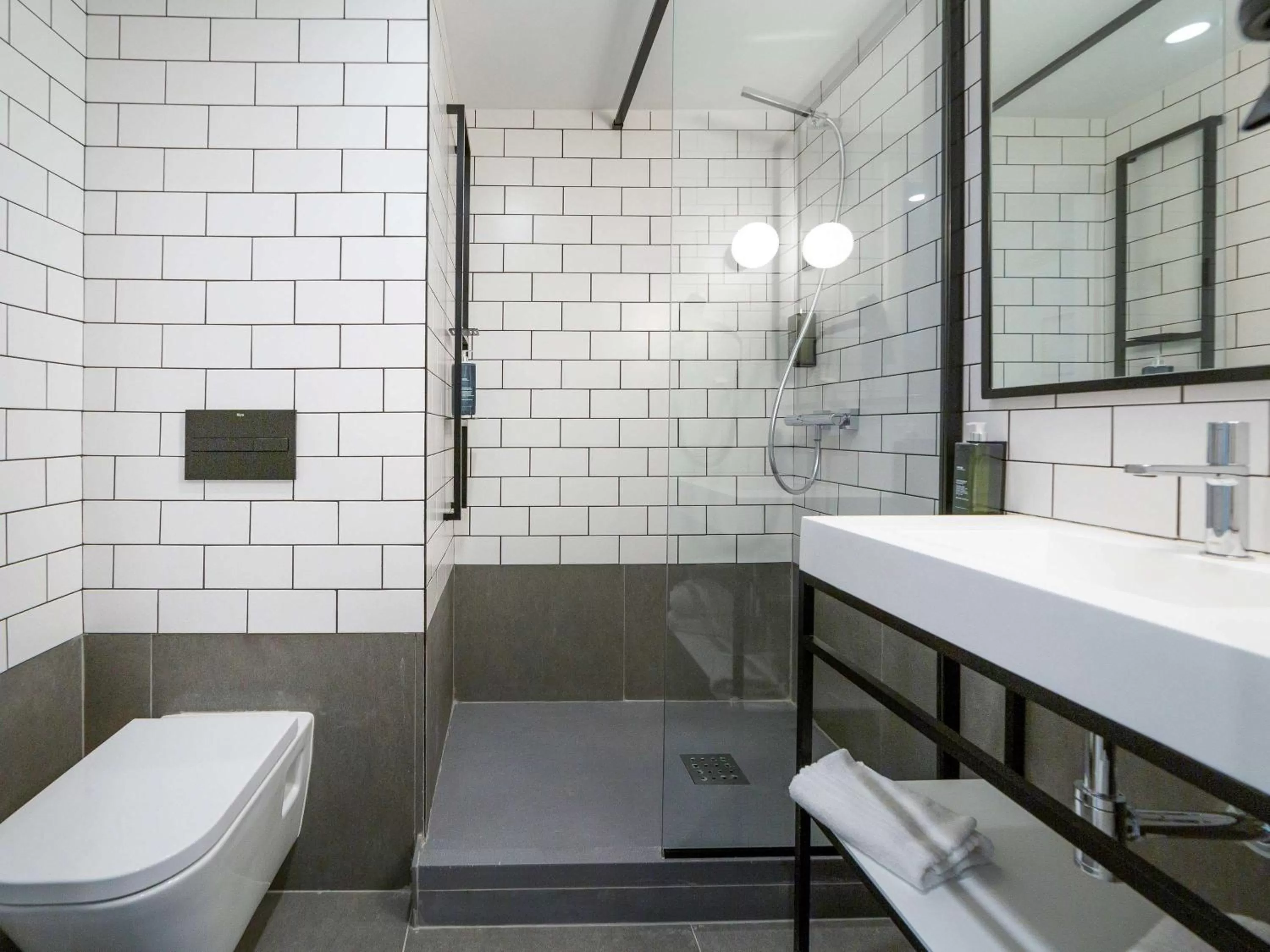 Photo of the whole room in ibis Porto Centro Mercado Bolhao