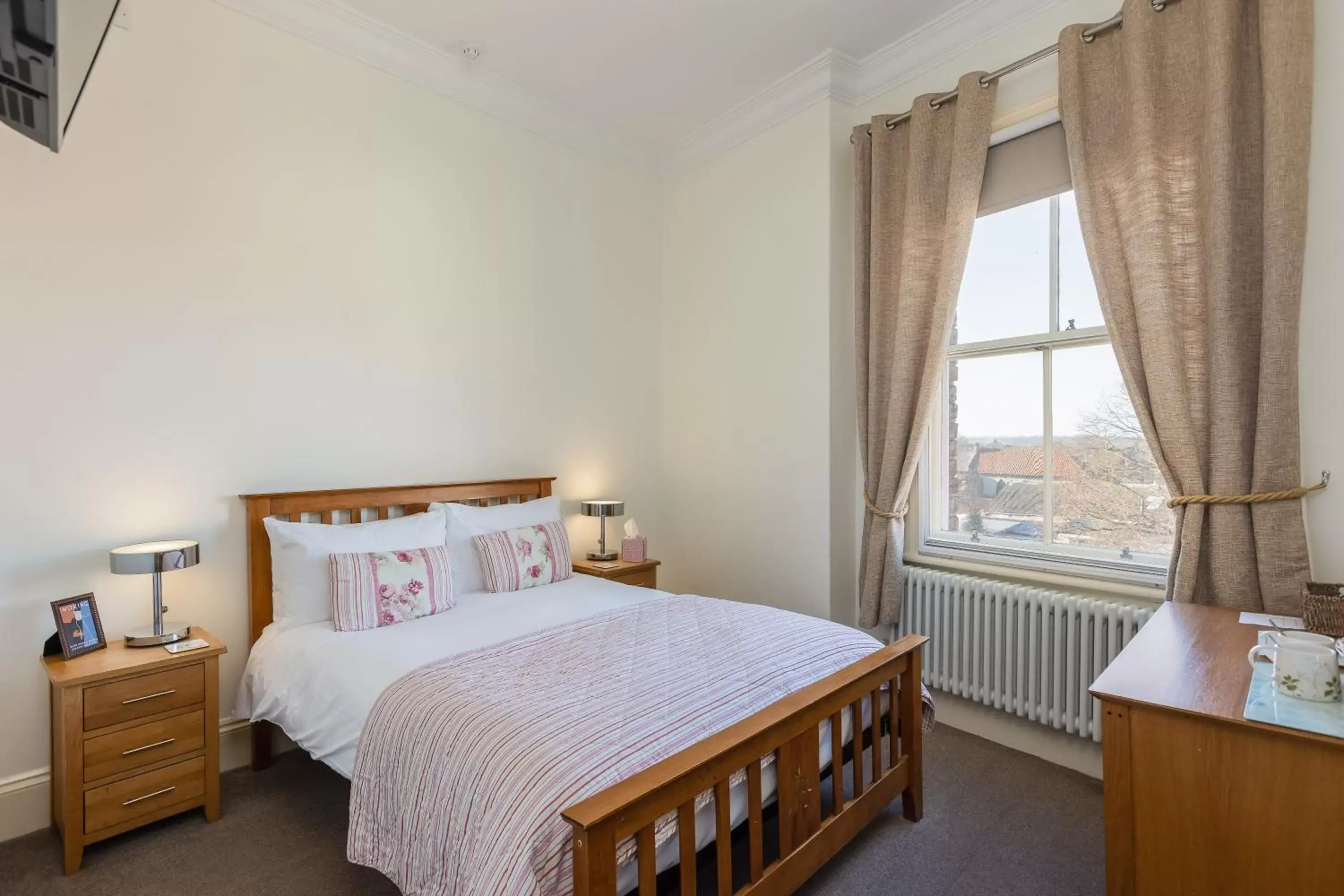 Deluxe Double Room with Bath in The Black Swan Inn Deluxe Double Room with Bath in The Black Swan Inn