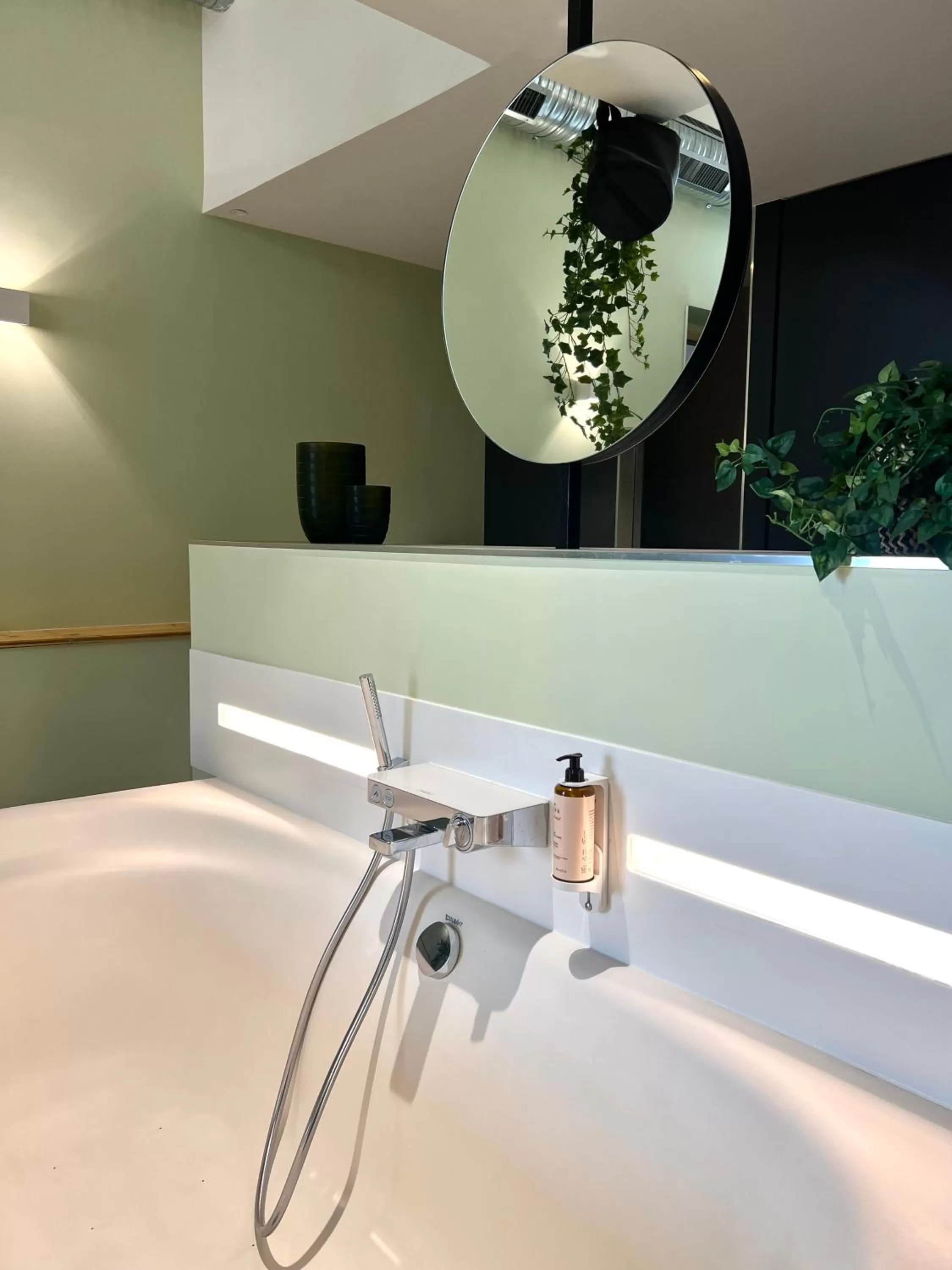 Bath, Bathroom in MiHotel Comte