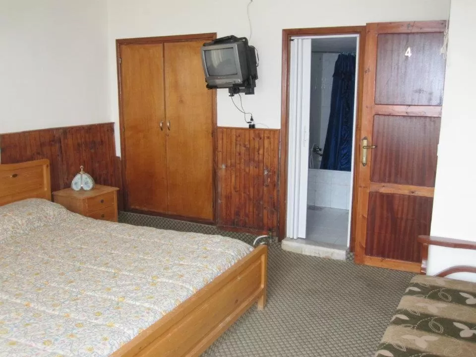 TV and multimedia, TV/Entertainment Center in Hotel L'Aiglon