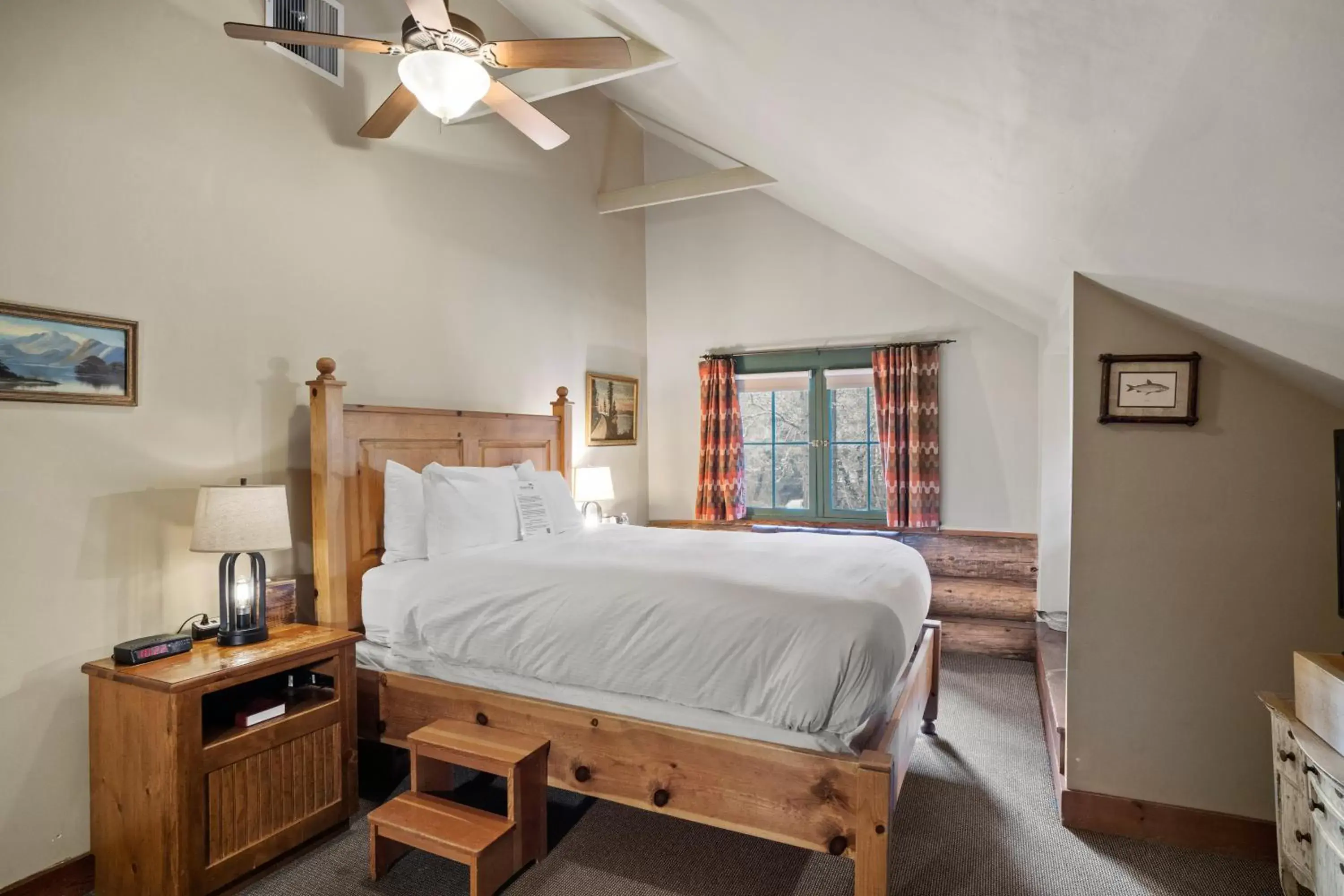 Queen Room in Weasku Inn Queen Room in Weasku Inn